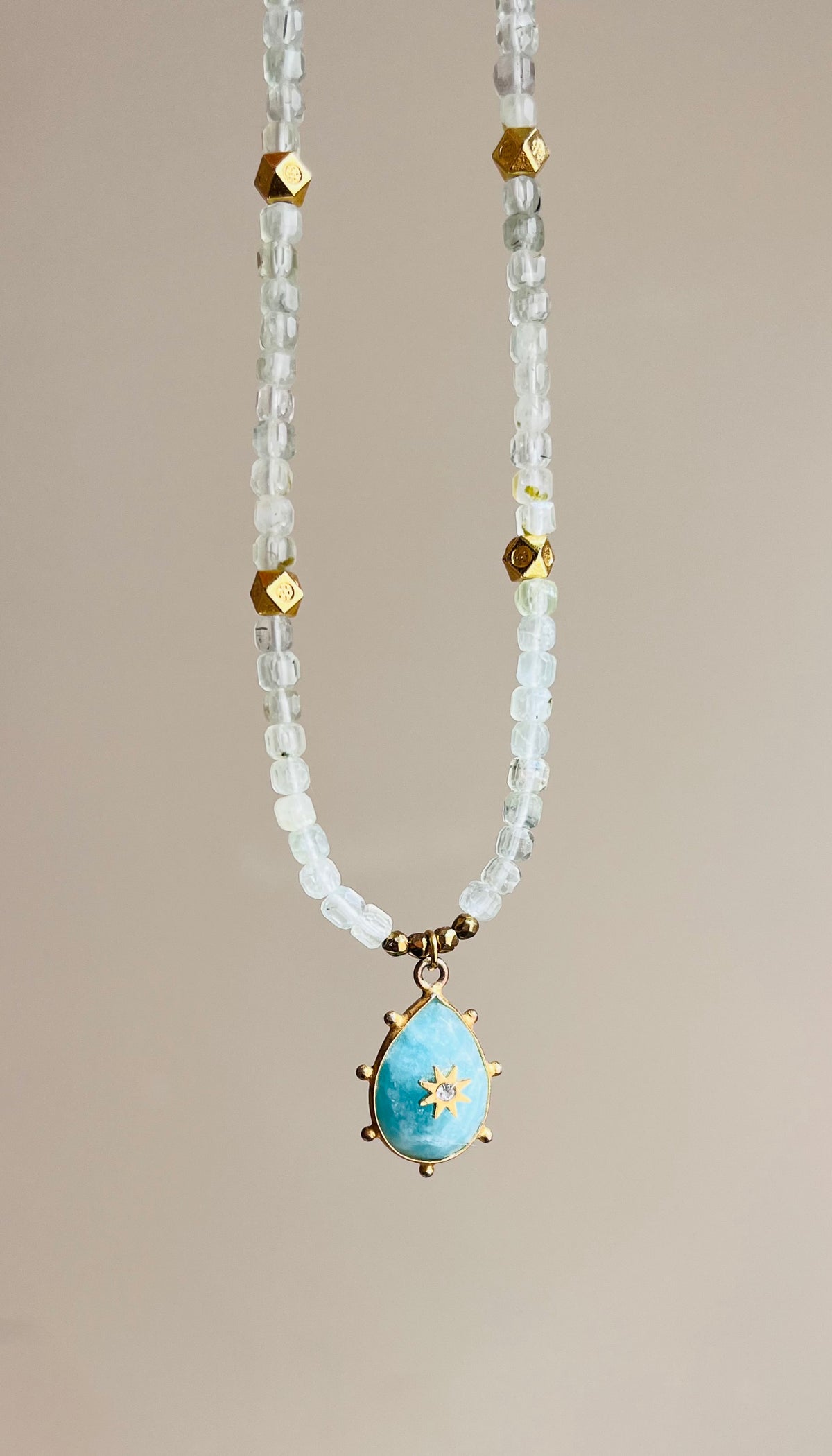 Collier grigri Prehnite et Amazonite