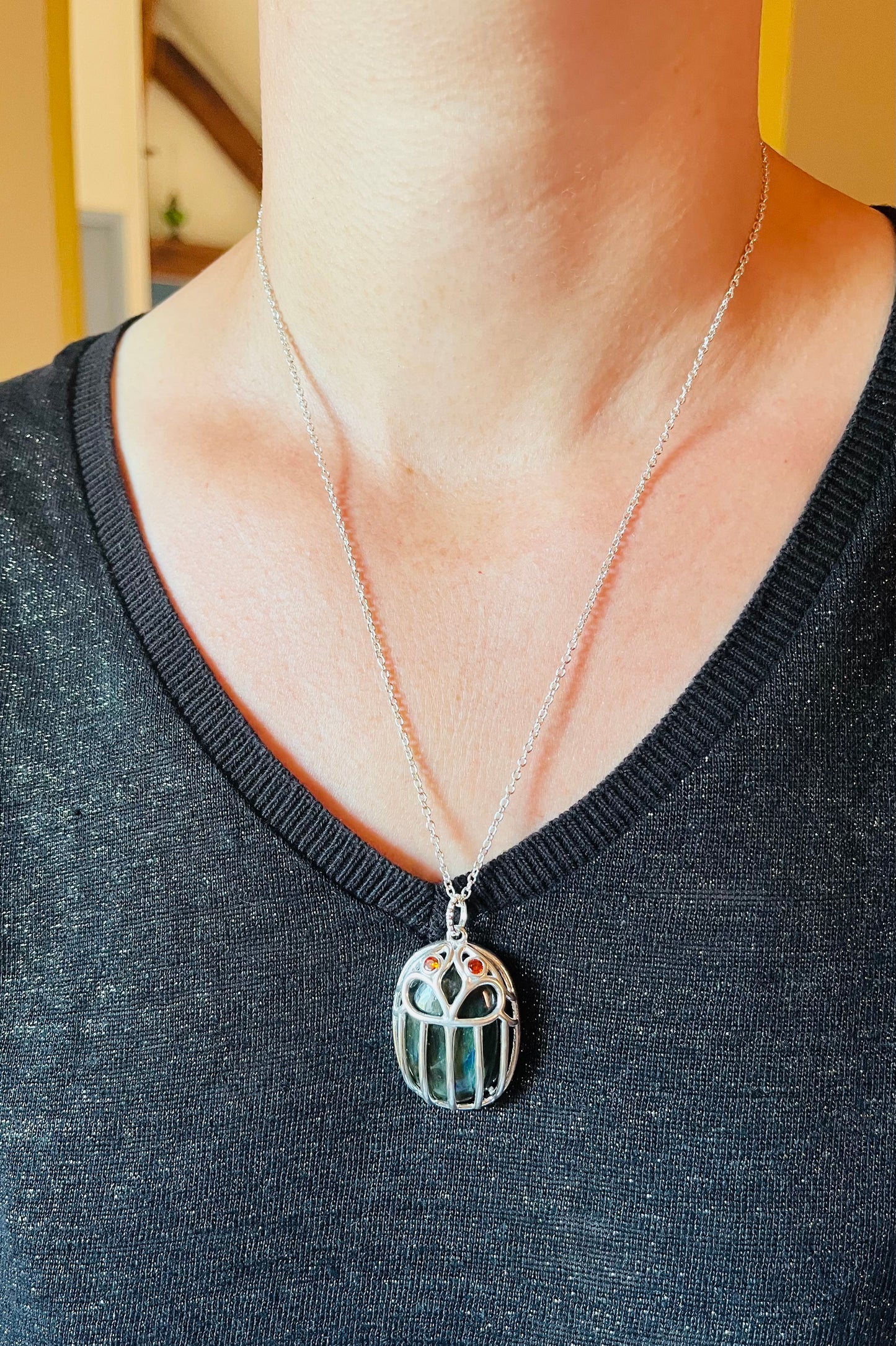 Collier Talisman Scarabée Labradorite