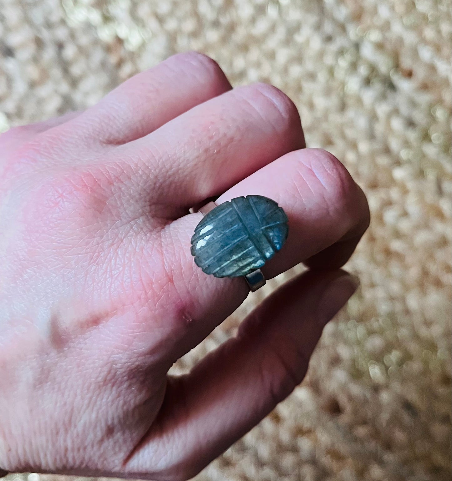 Bague amulette scarabée Labradorite