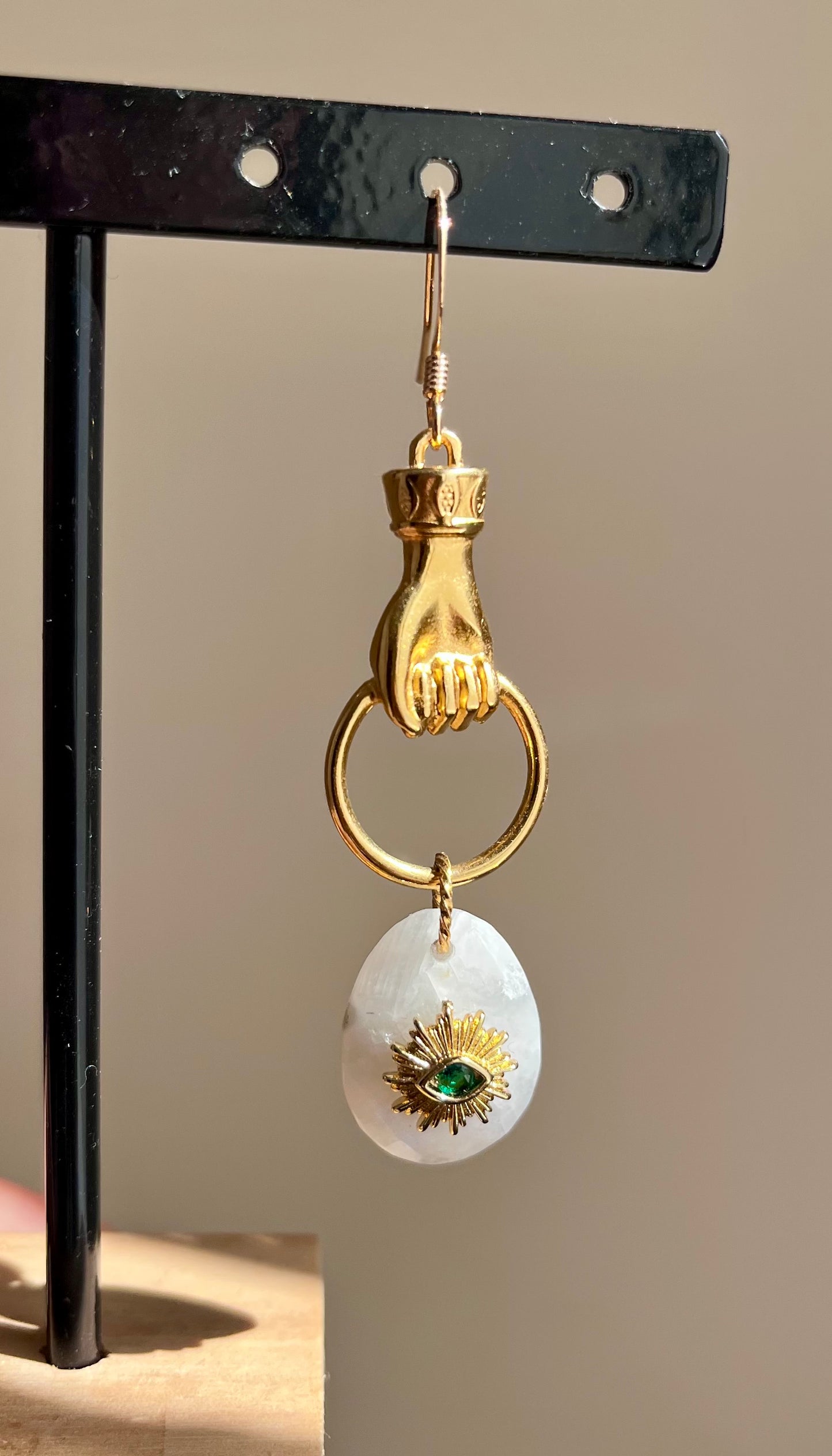 Mono boucle amulette Pierre de Lune