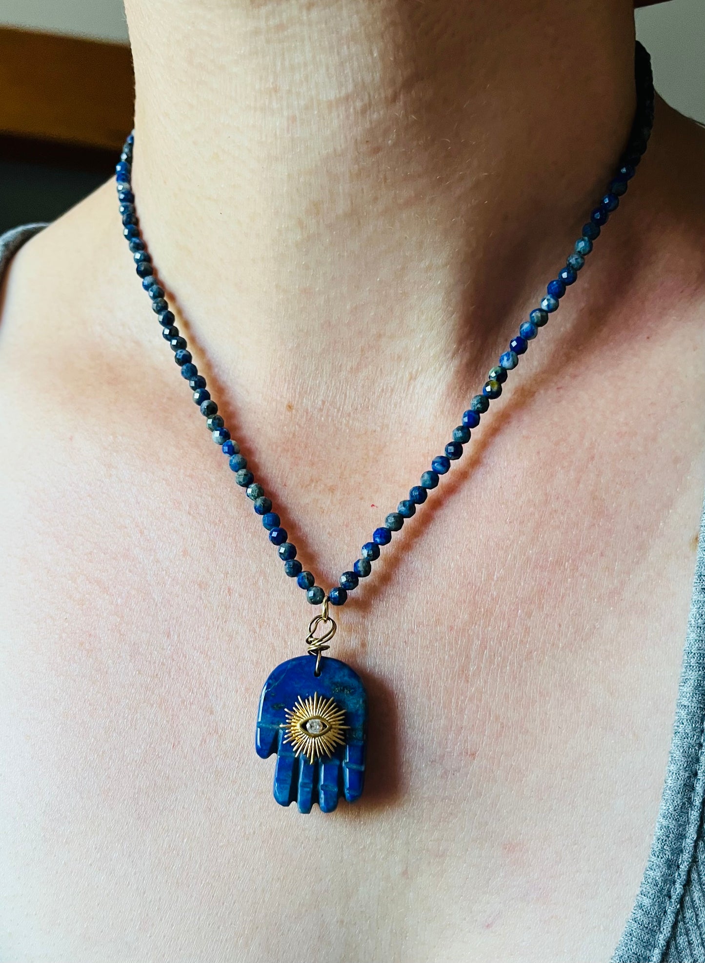 Collier Talisman main protectrice Lapis-lazuli