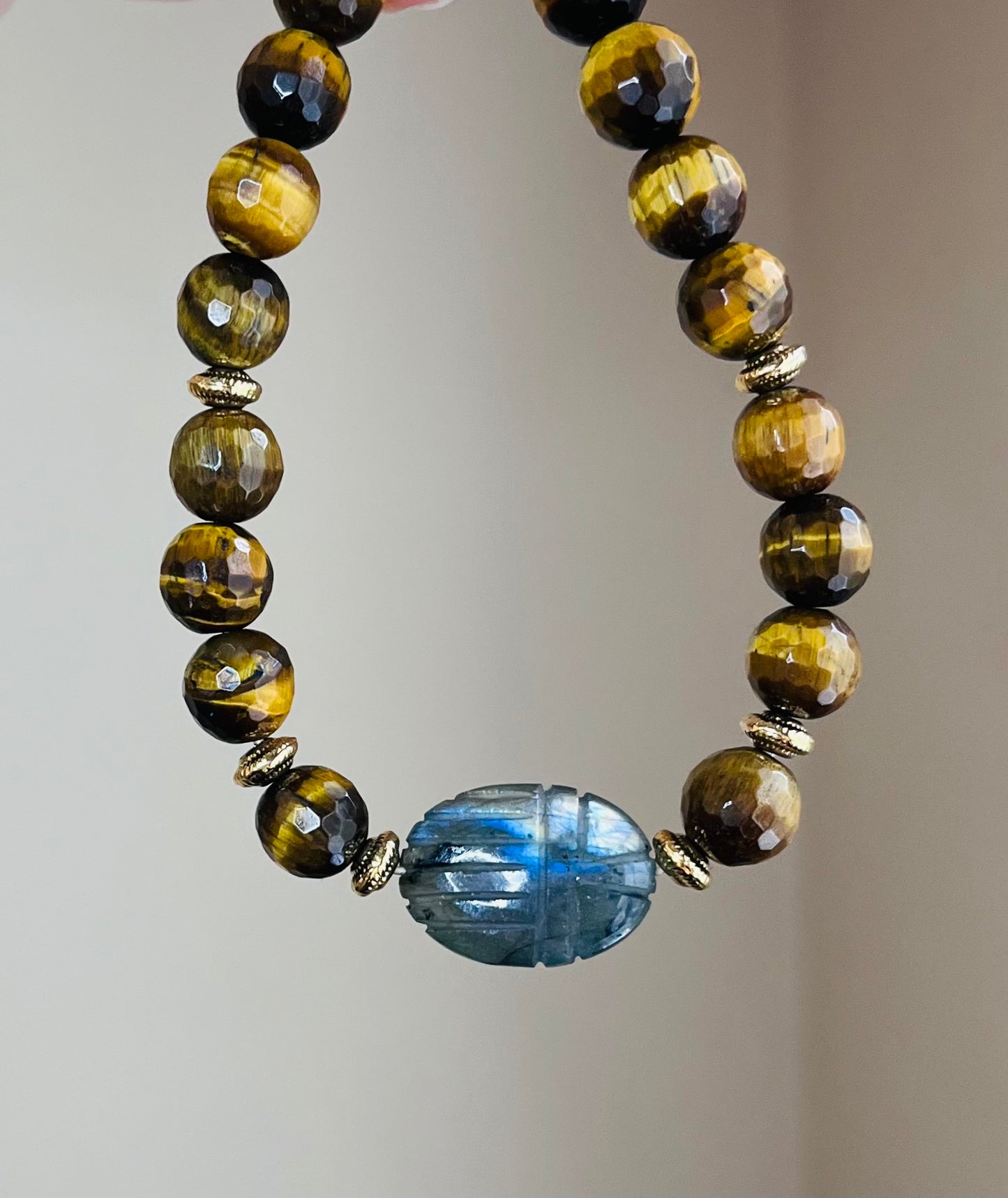 Bracelet amulette scarabée Labradorite et Œil de Tigre