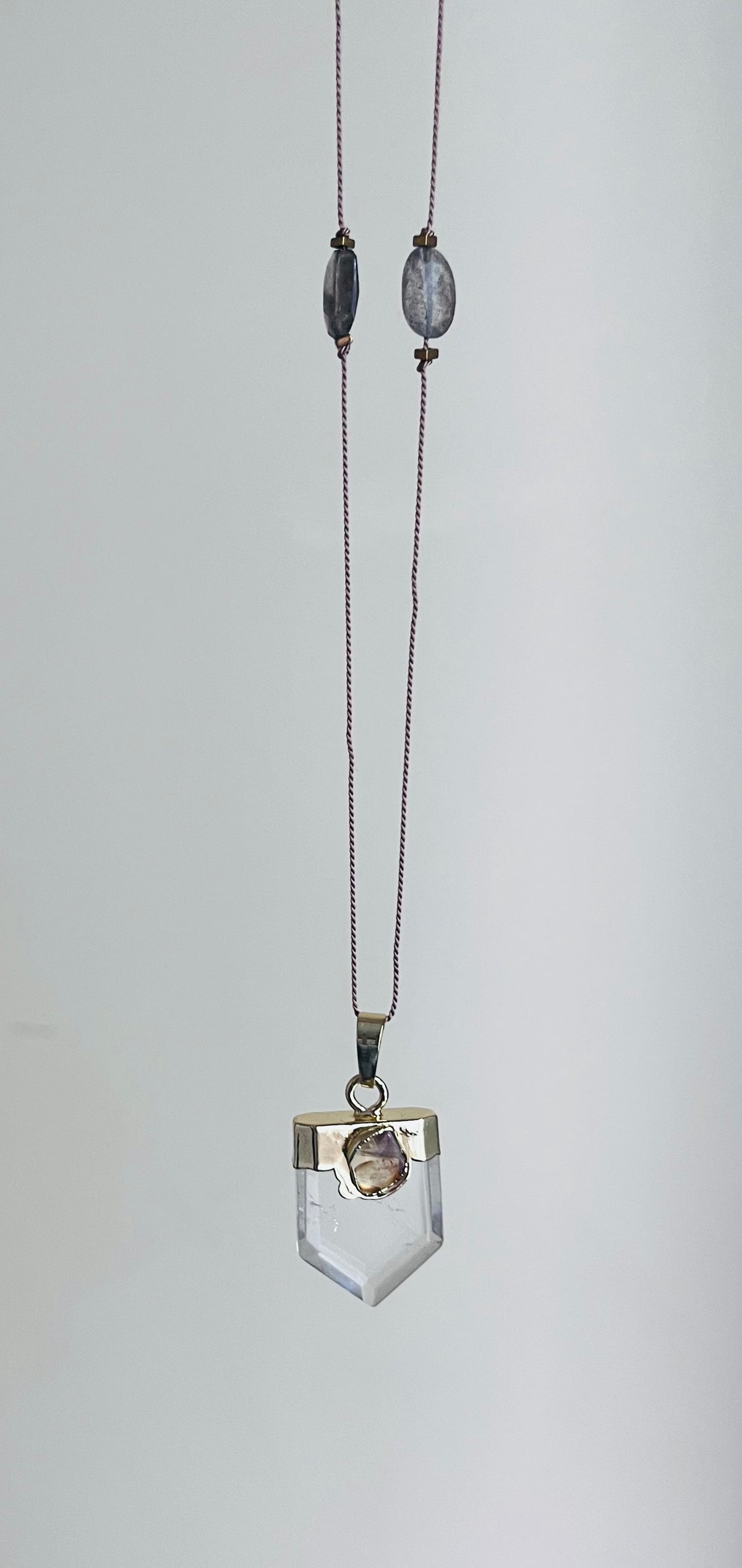 Collier sautoir Talisman Labradorite et Cristal de Roche