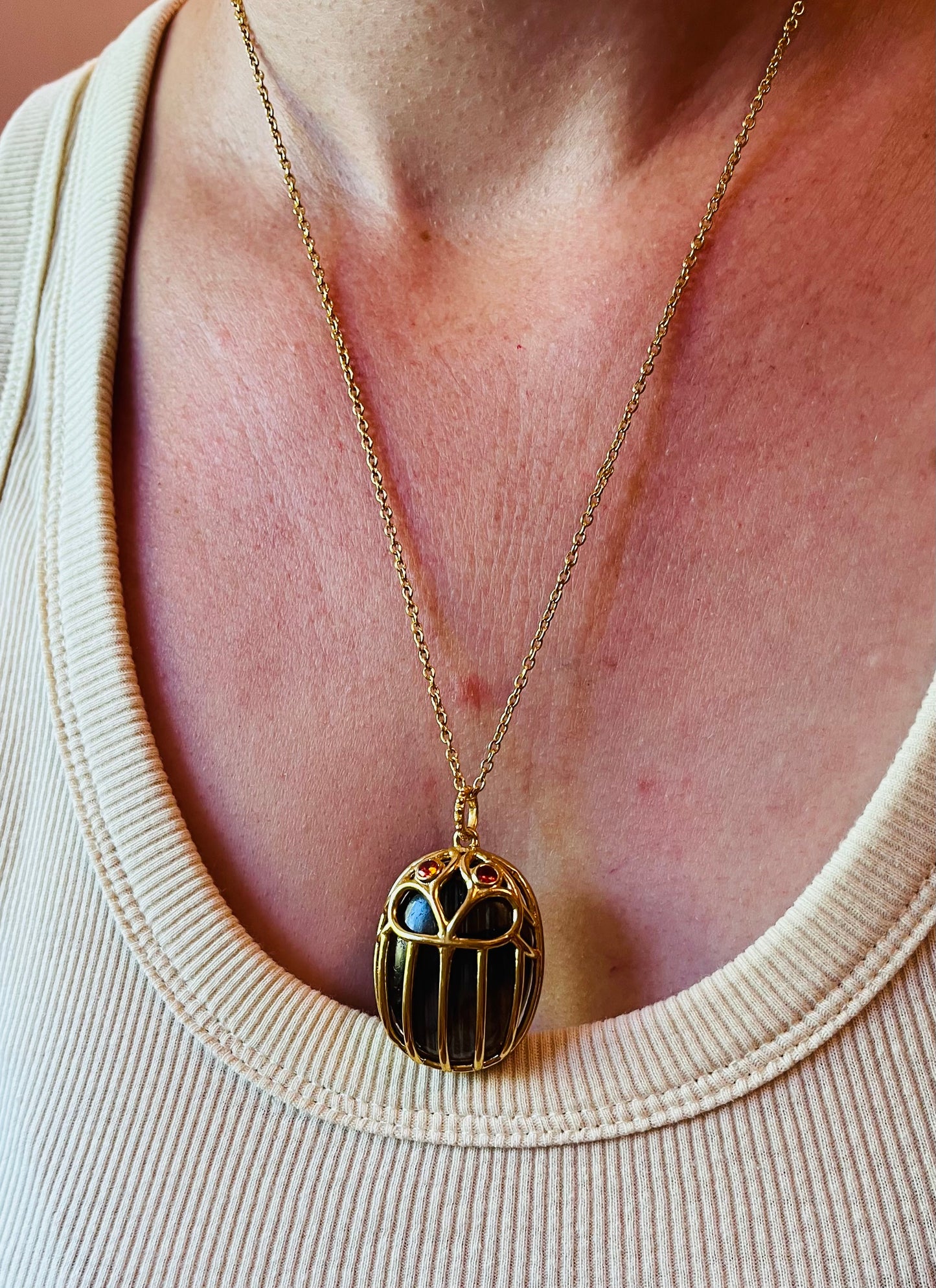 Collier amulette scarabée Labradorite