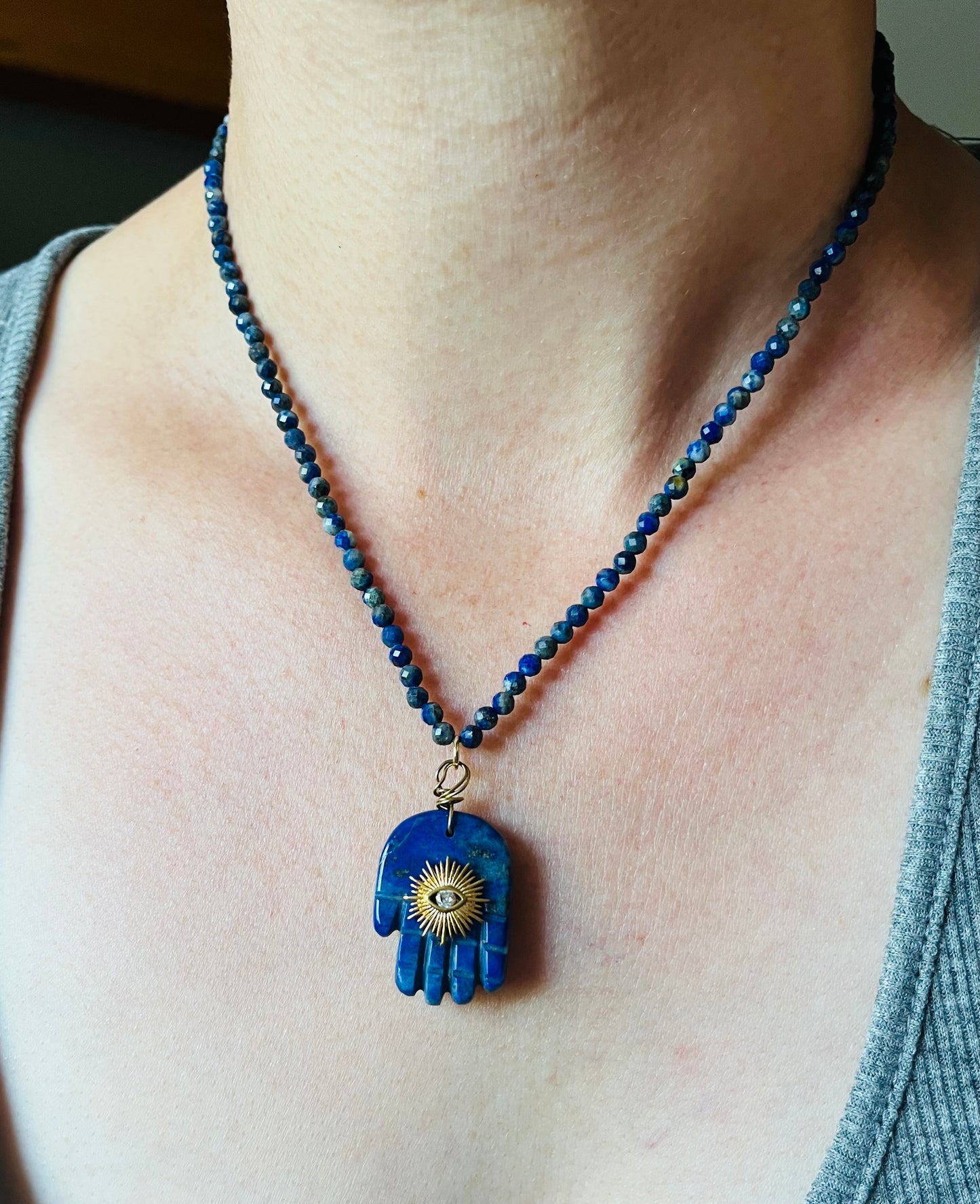 Collier Talisman main protectrice Lapis-lazuli