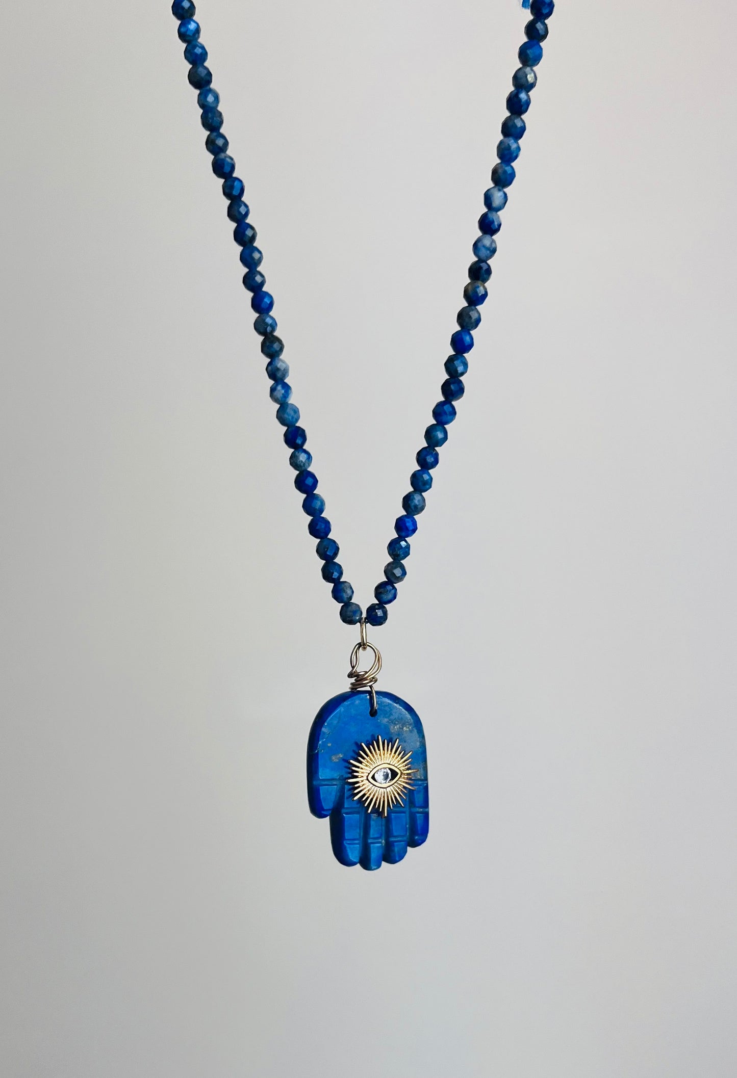 Collier Talisman main protectrice Lapis-lazuli