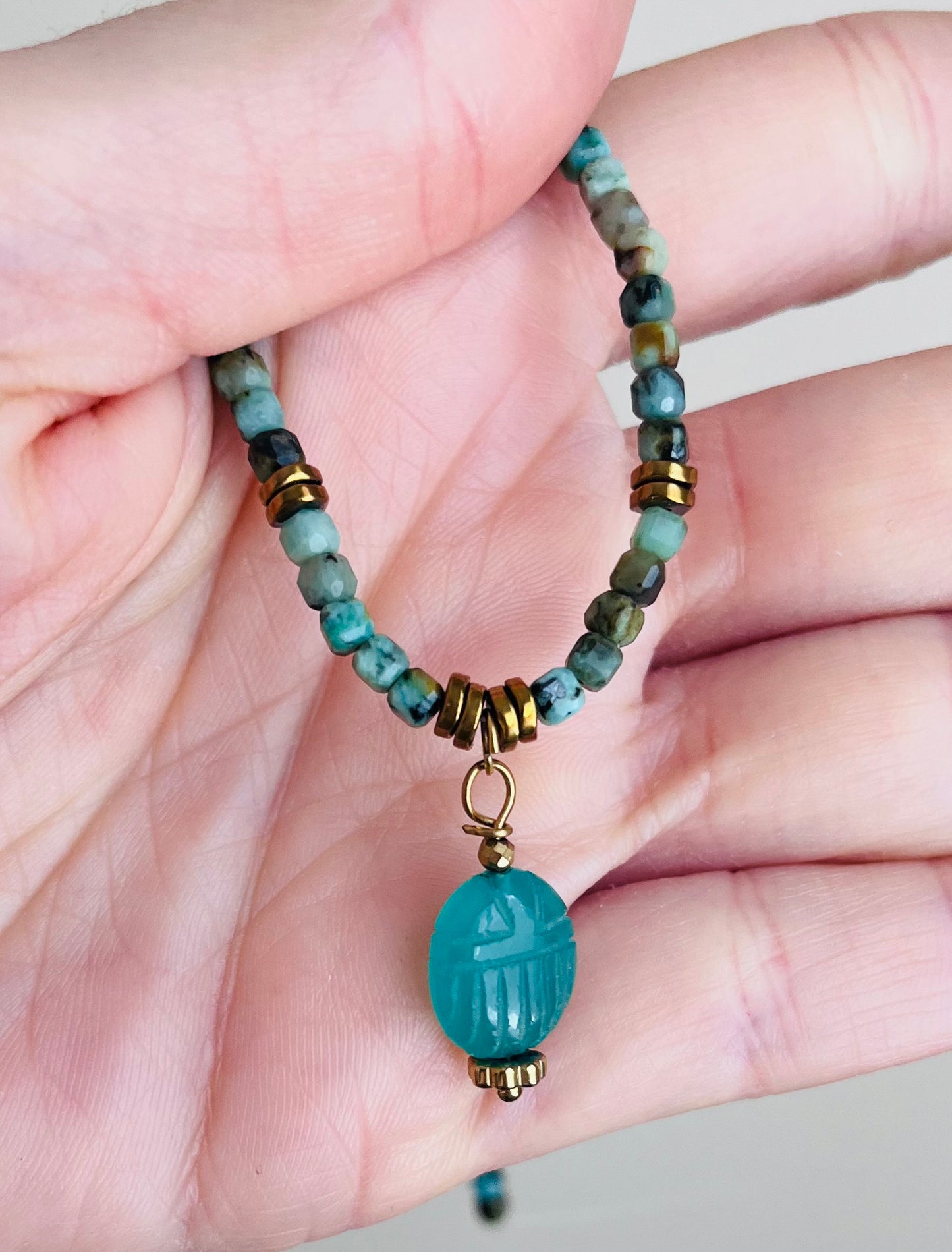 Collier amulette scarabée Onyx vert et Turquoise Africaine