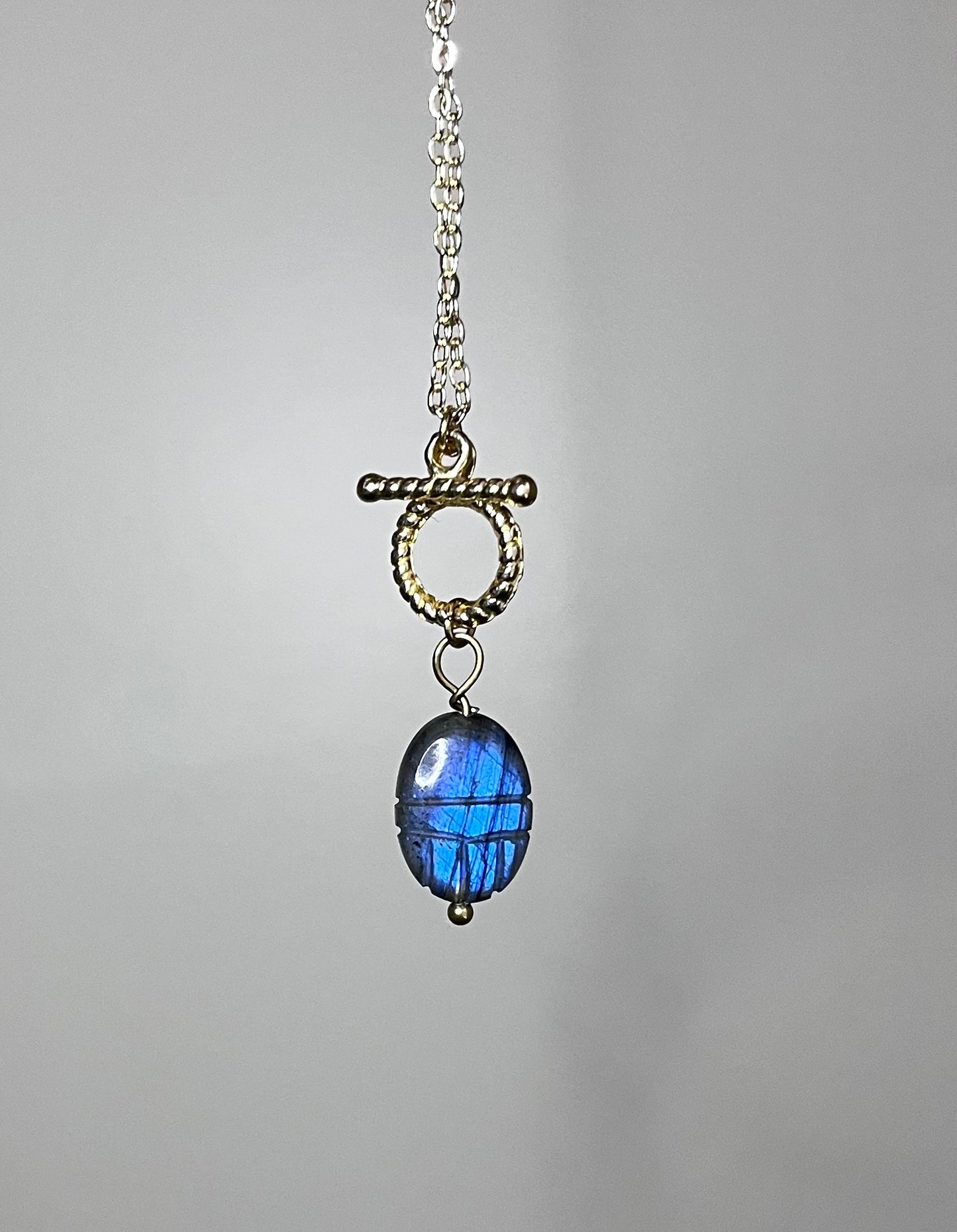 Collier amulette scarabée Labradorite protectrice
