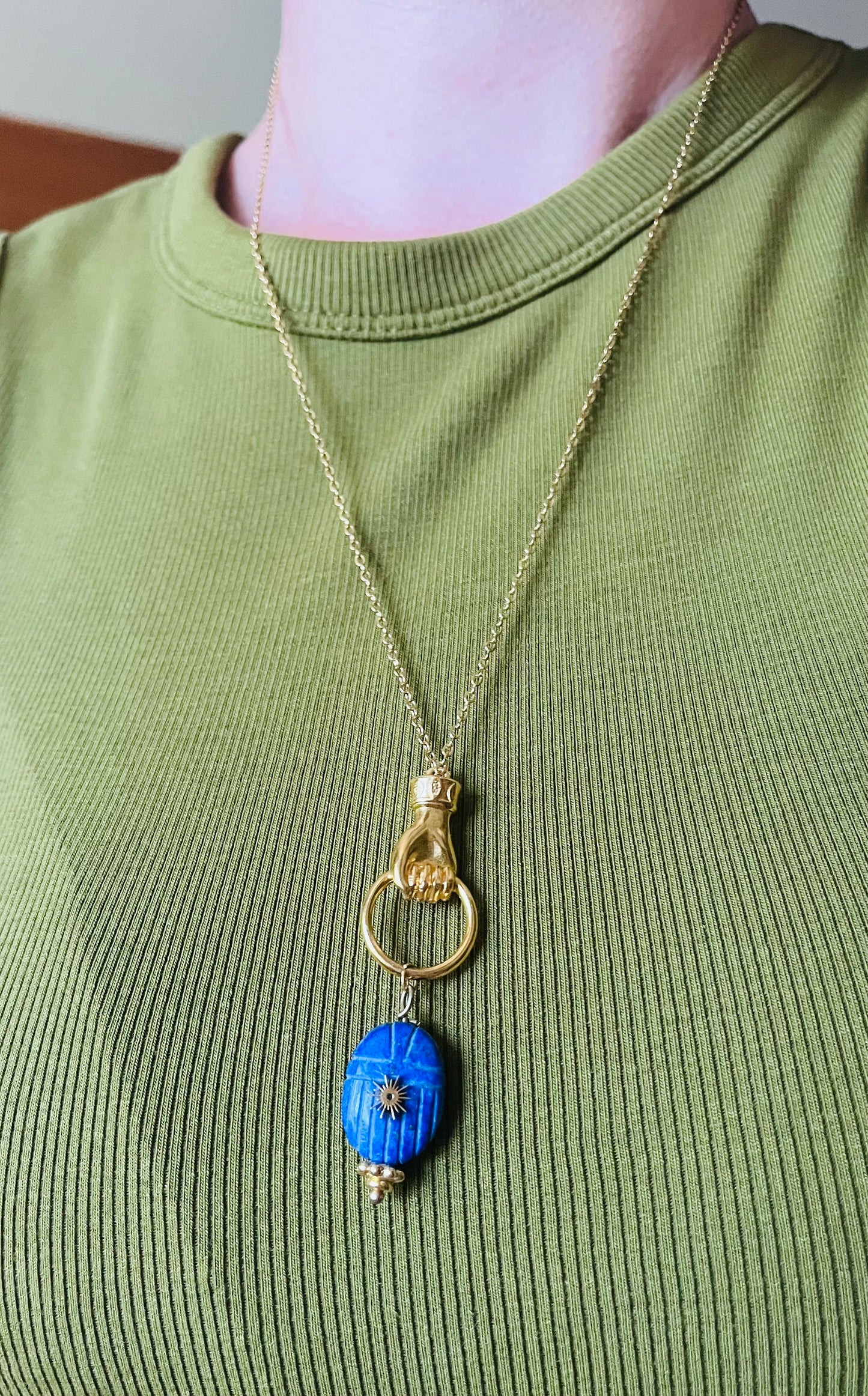 Collier sautoir talisman scarabée Lapis-lazuli