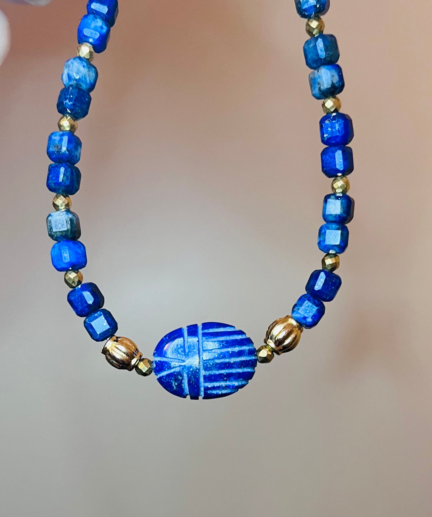 Bracelet amulette scarabée Lapis-lazuli