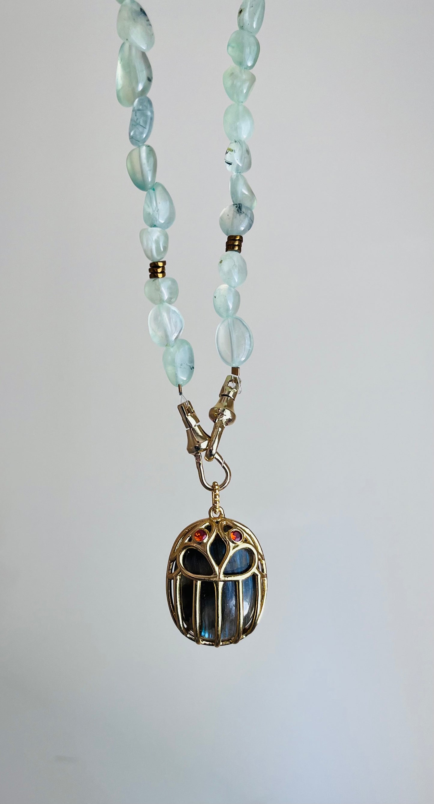 Collier Locket Talisman scarabée Labradorite