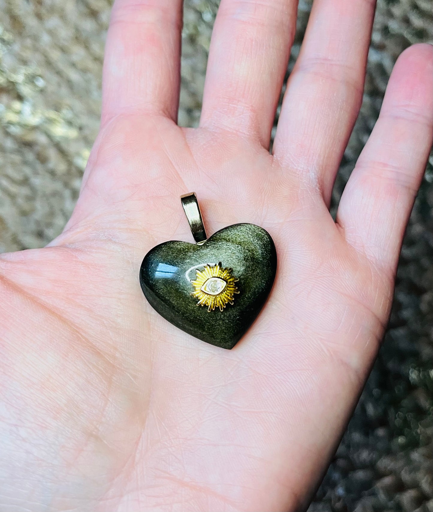 Pendentif cœur en Obsidienne dorée