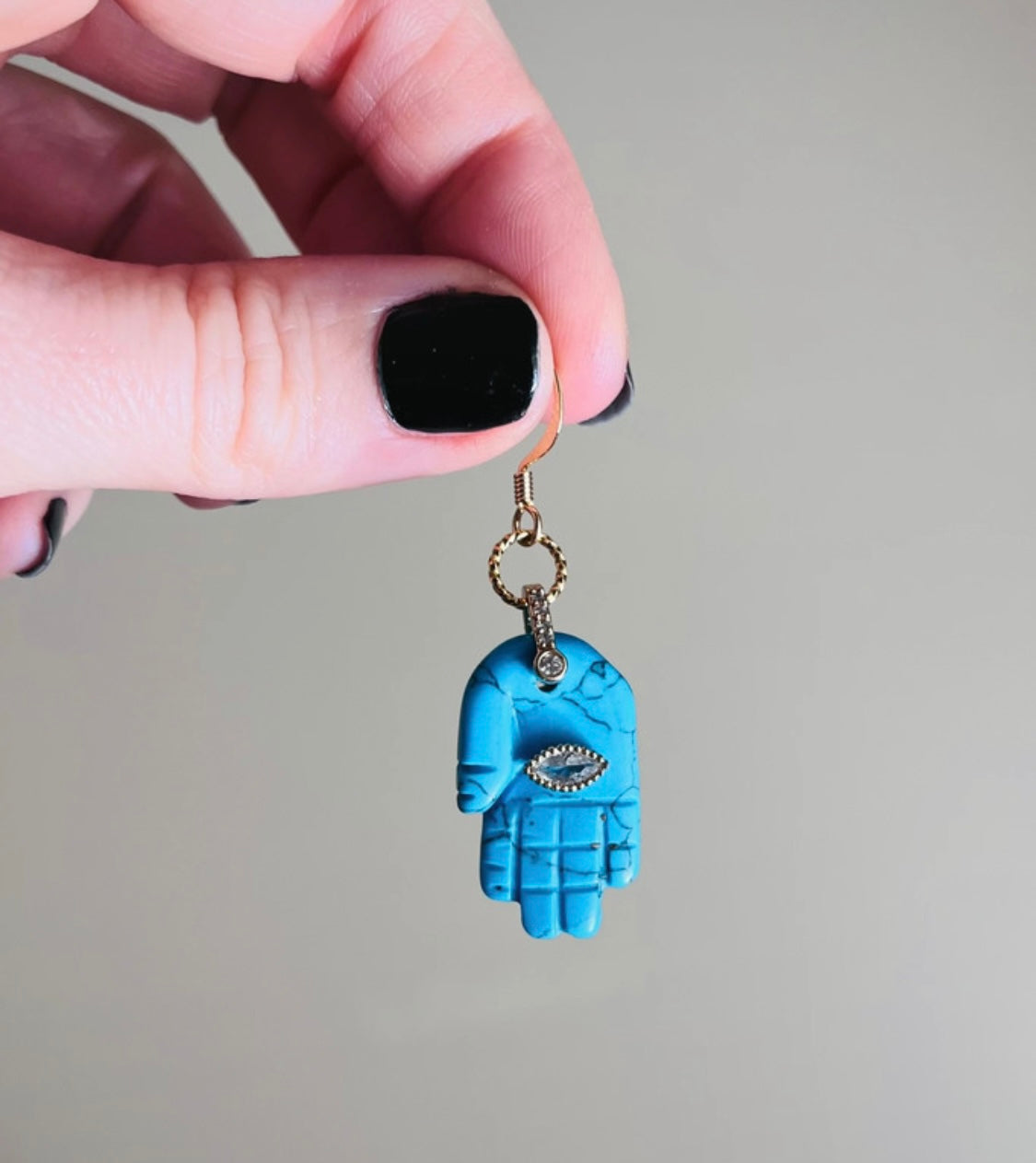 Single loop talisman hand Howlite turquoise