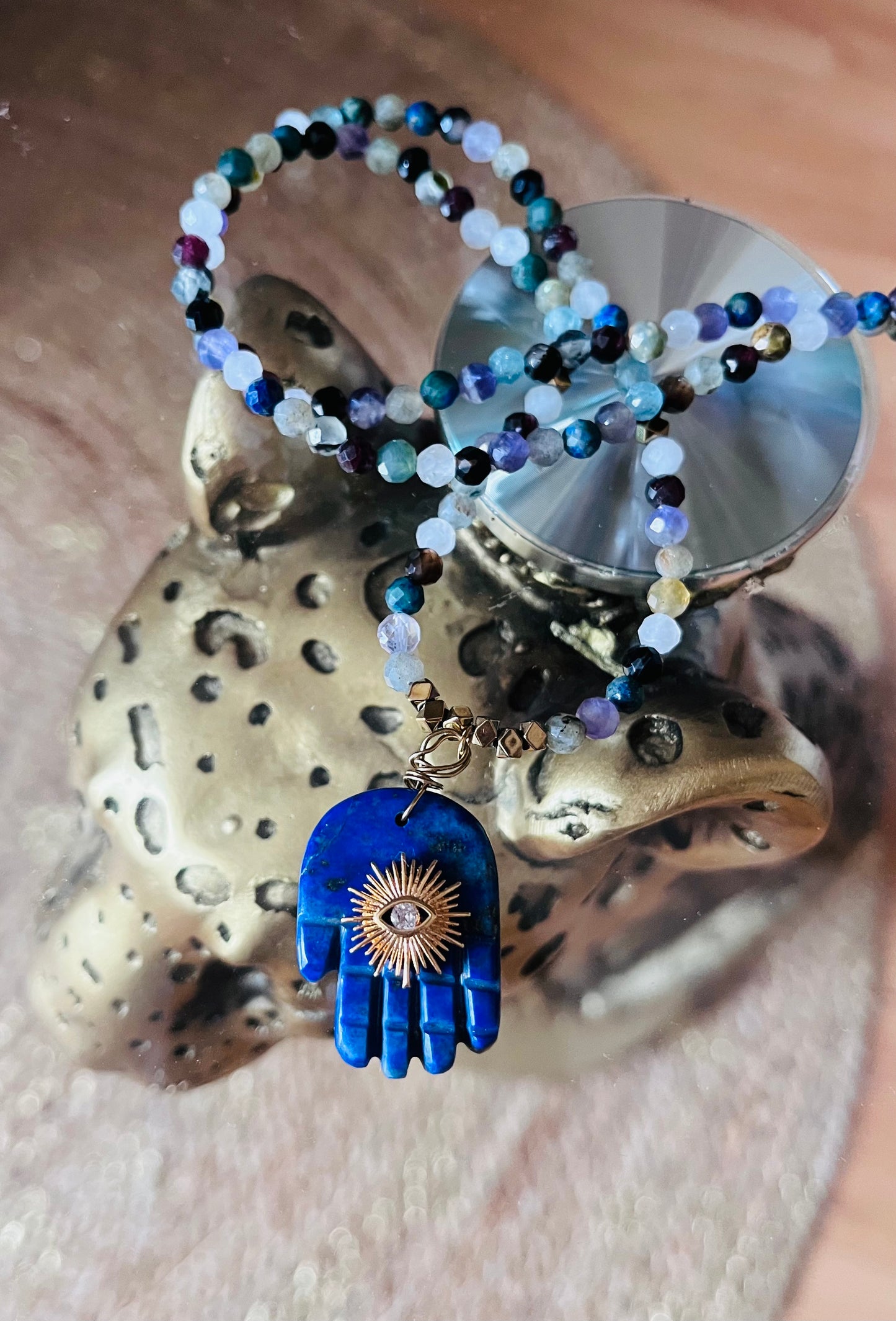 Sautoir multi pierres main protectrice Lapis-lazuli