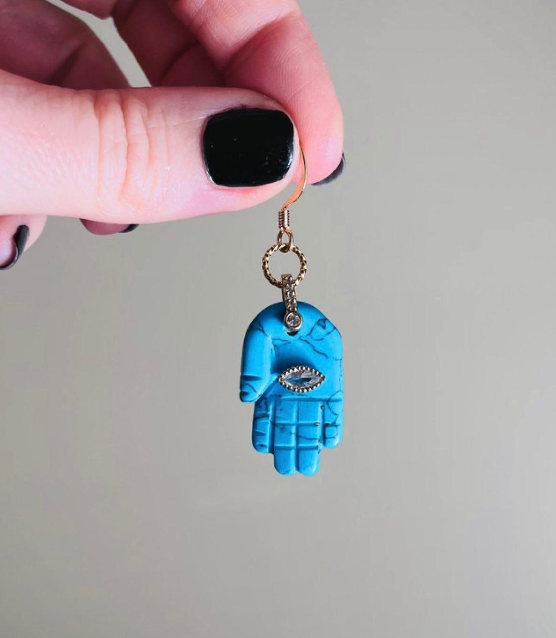 Single loop talisman hand Howlite turquoise