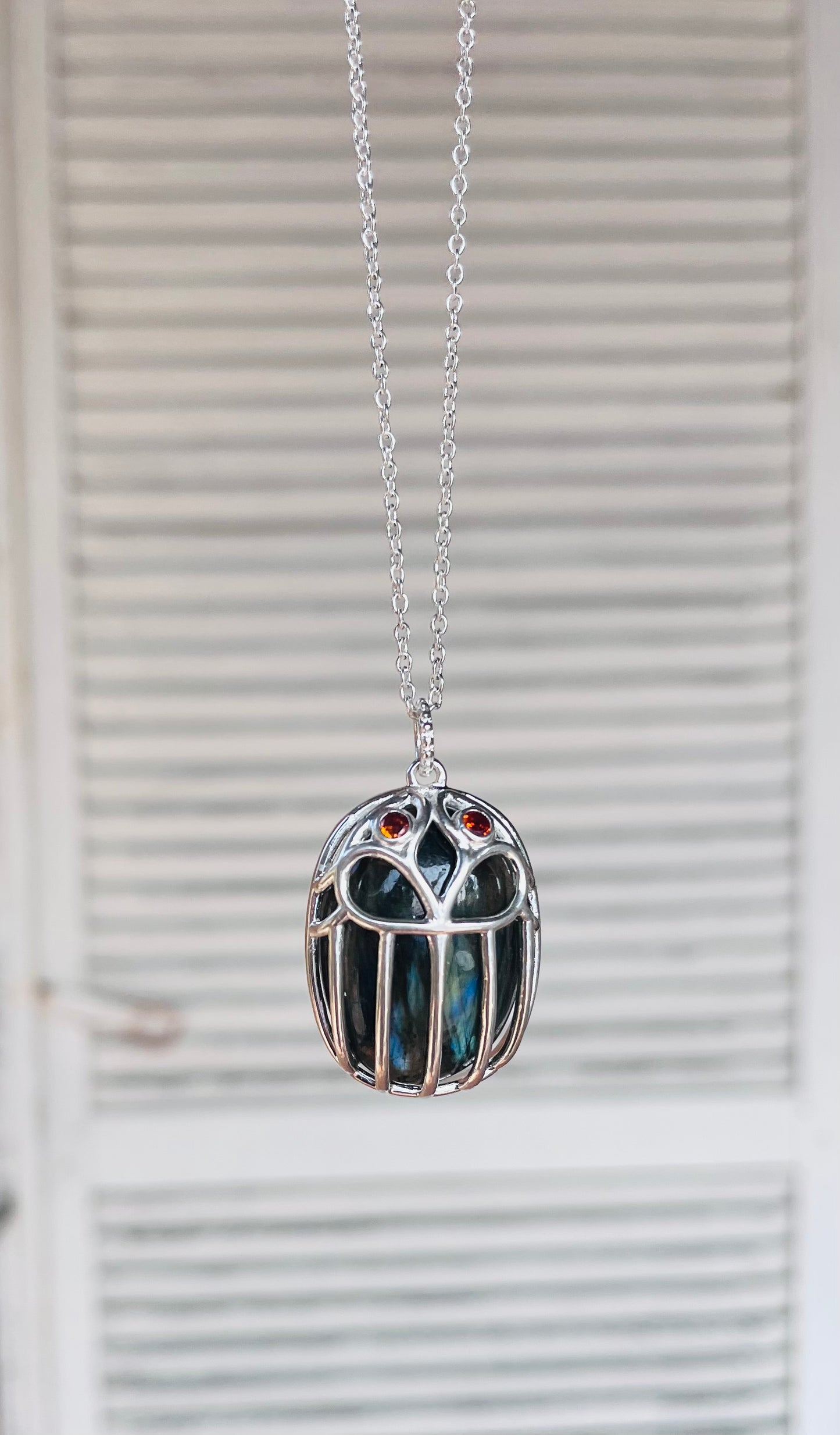 Collier Talisman Scarabée Labradorite
