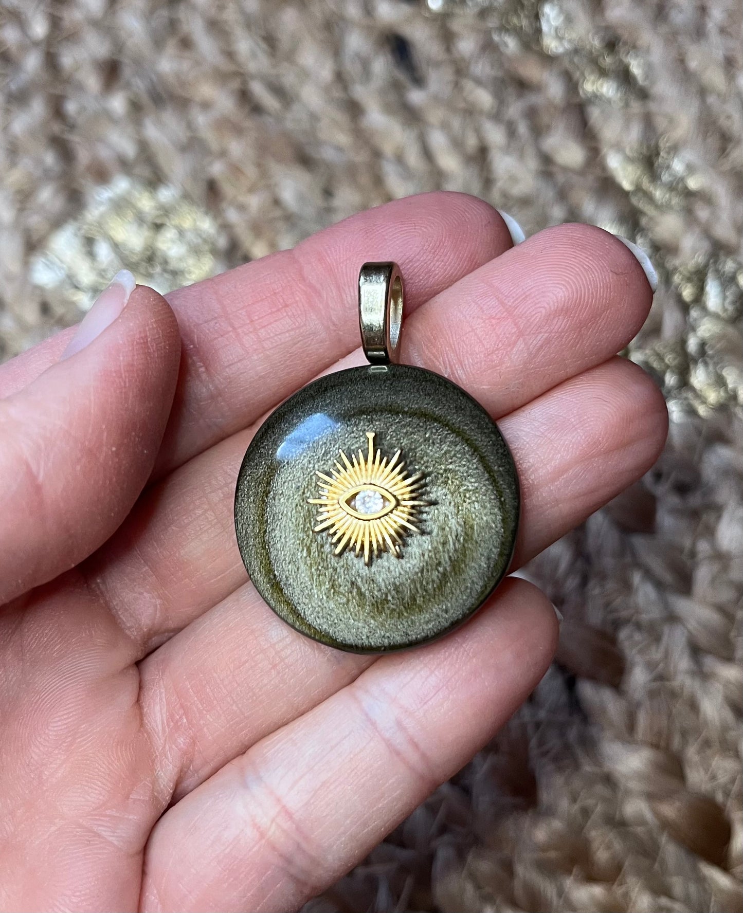 Pendentif talisman protecteur Obsidienne dorée