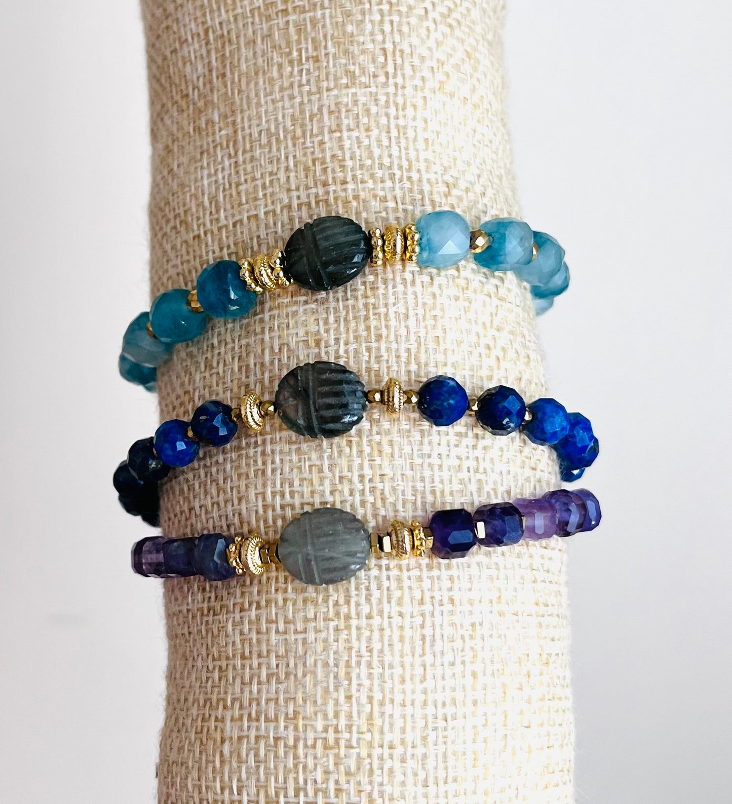Bracelet amulette scarabée Labradorite et Pierres fines