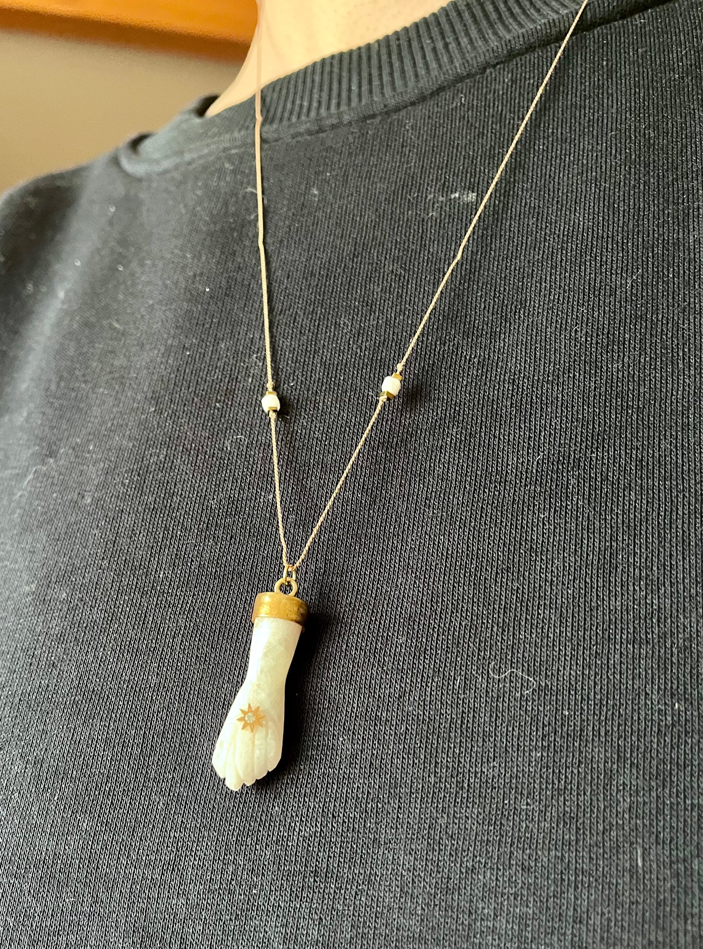 Collier sautoir talisman main protectrice Pierre de Lune