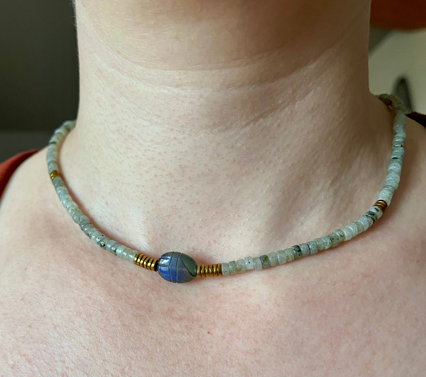 Collier amulette scarabée Labradorite