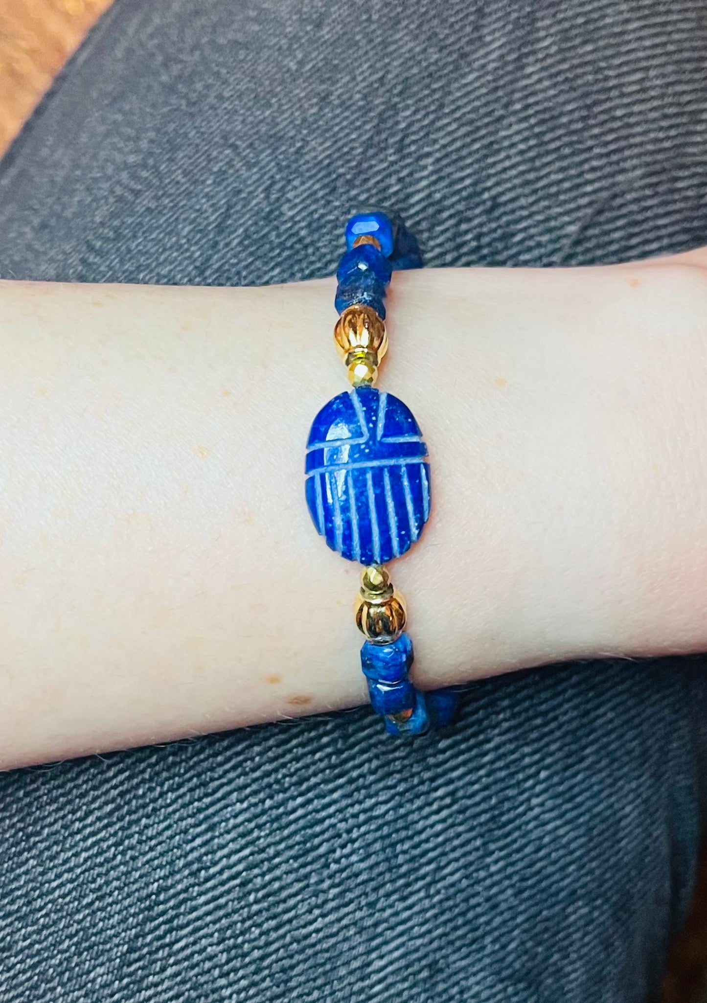 Bracelet amulette scarabée Lapis-lazuli
