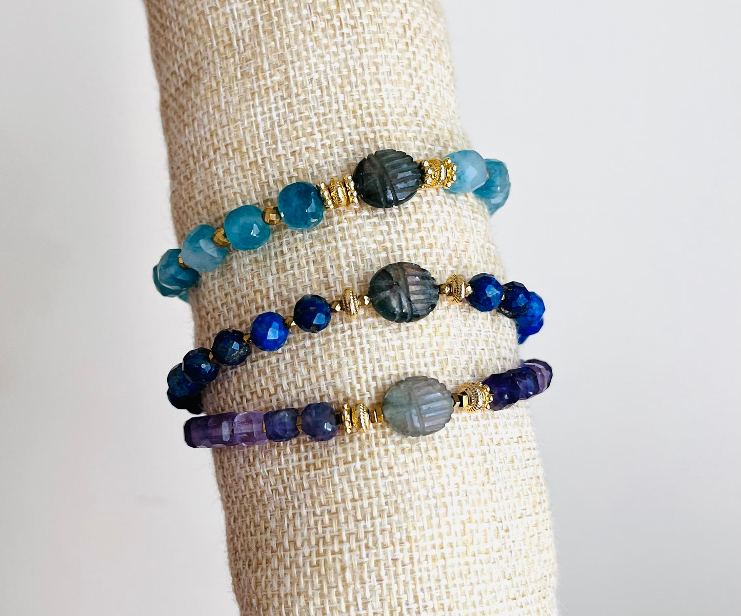 Bracelet amulette scarabée Labradorite et Pierres fines