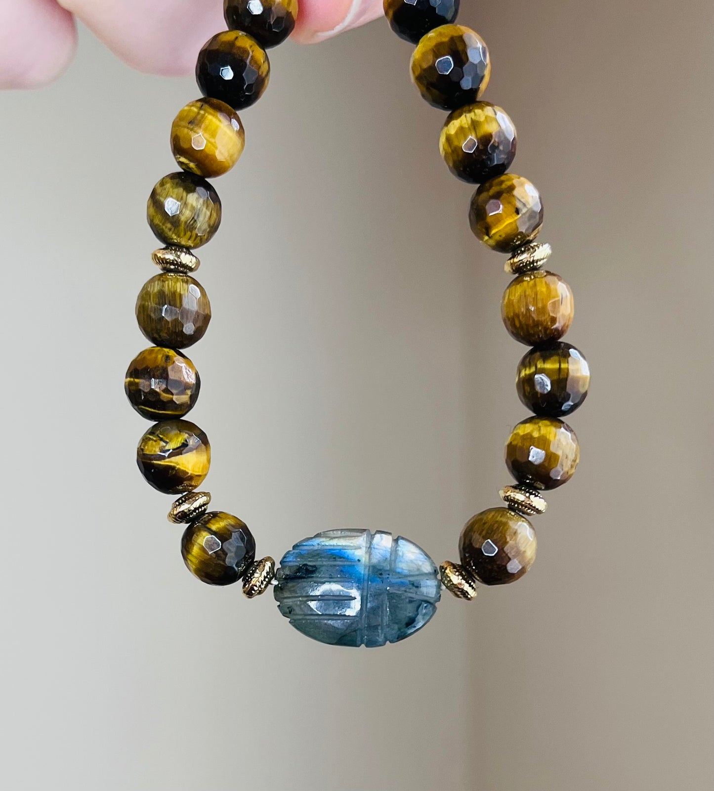 Bracelet amulette scarabée Labradorite et Œil de Tigre