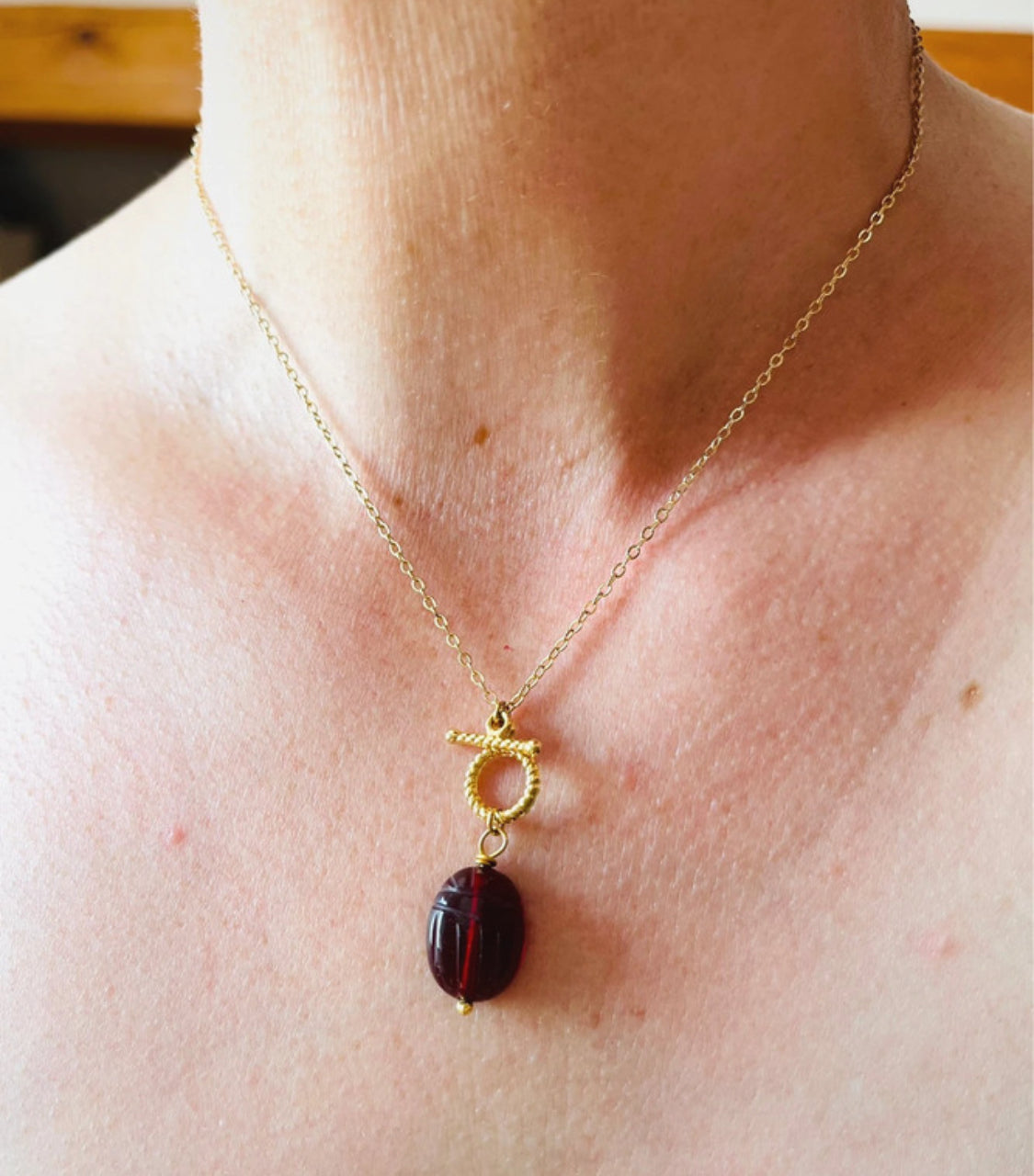 Collier talisman scarabée Grenat