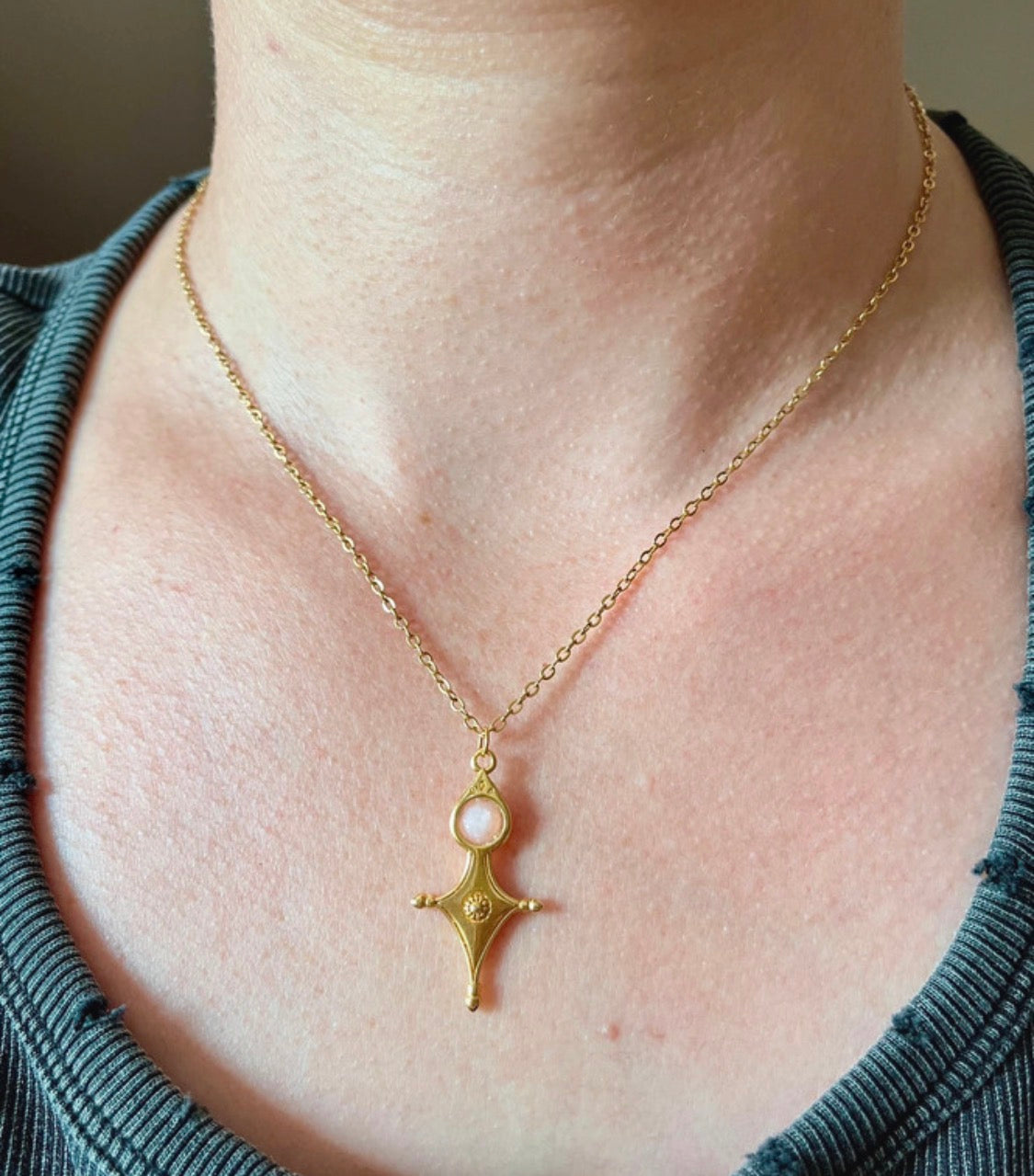 Collier talisman Croix Touareg Opale rose