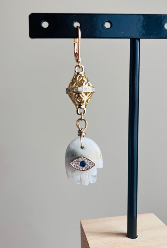 Single protective hand loop with Moonstone