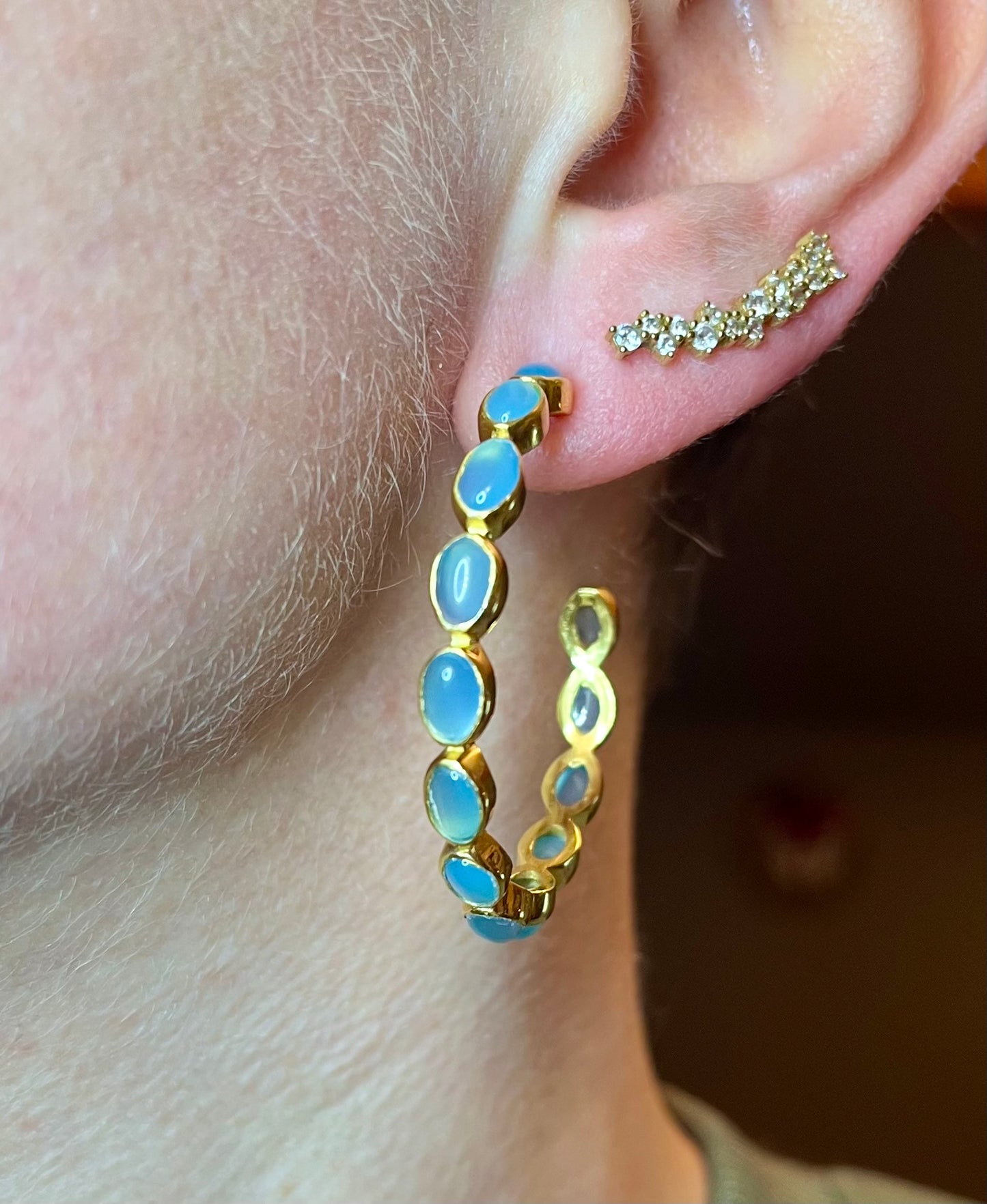 Boucles d’oreilles créoles Calcédoine bleue