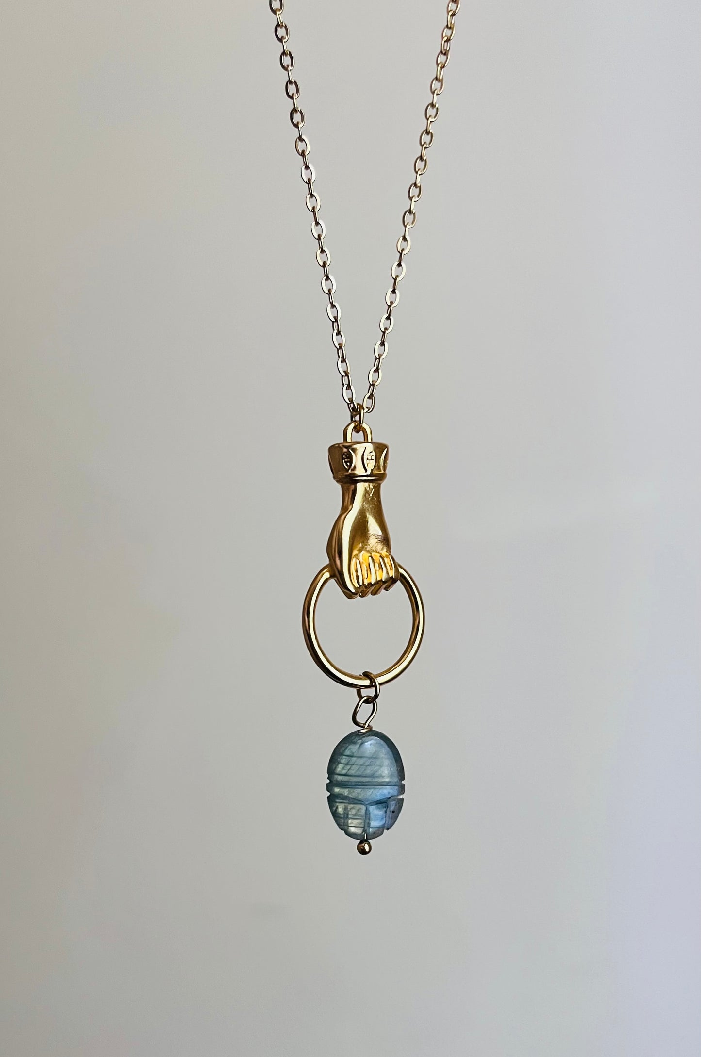 Collier sautoir talisman scarabée Labradorite