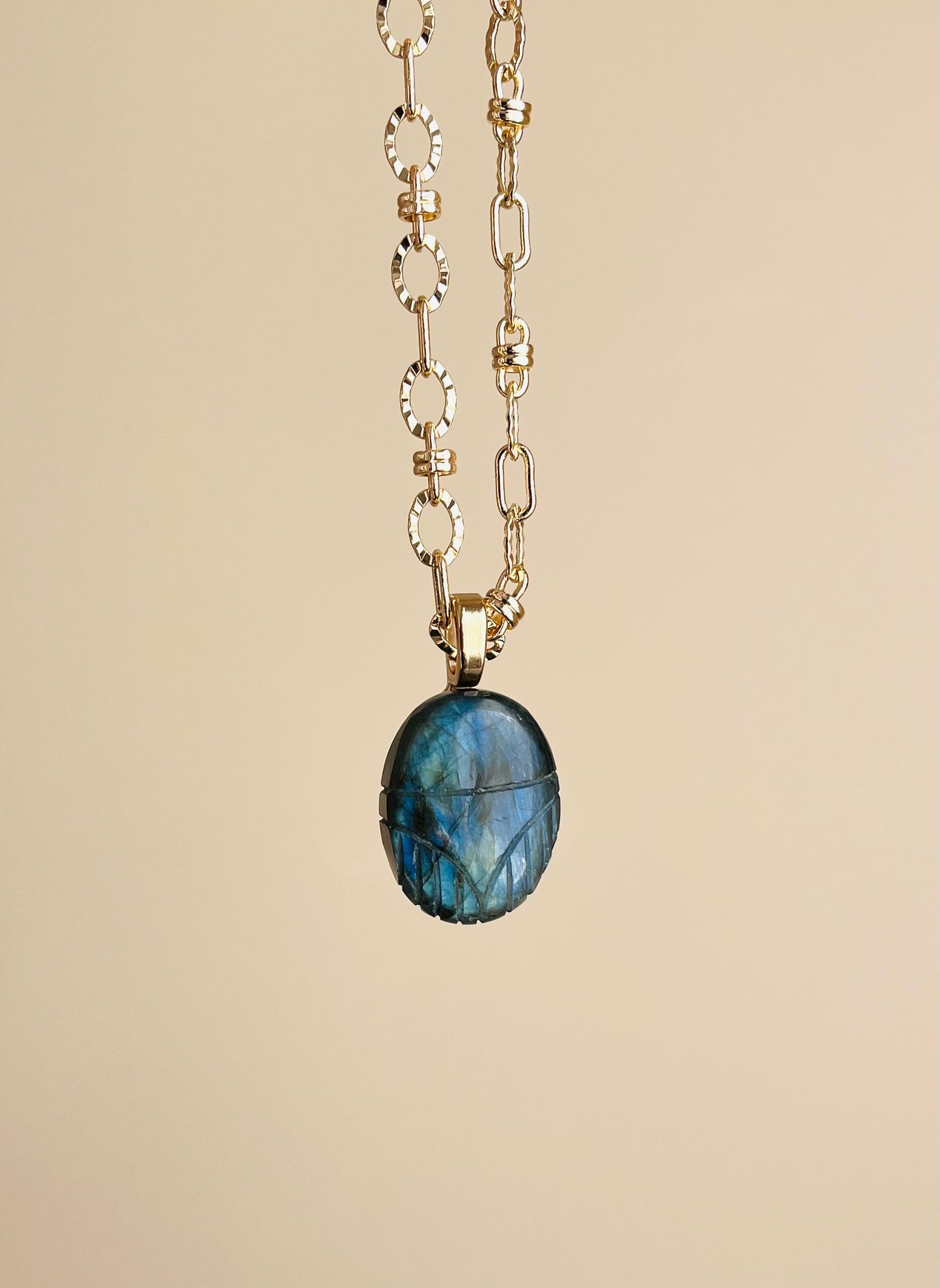 Collier talisman scarabée Labradorite