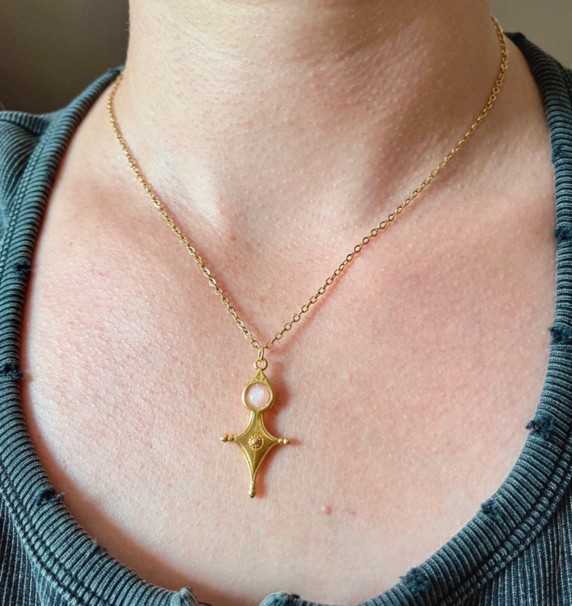 Collier talisman Croix Touareg Opale rose