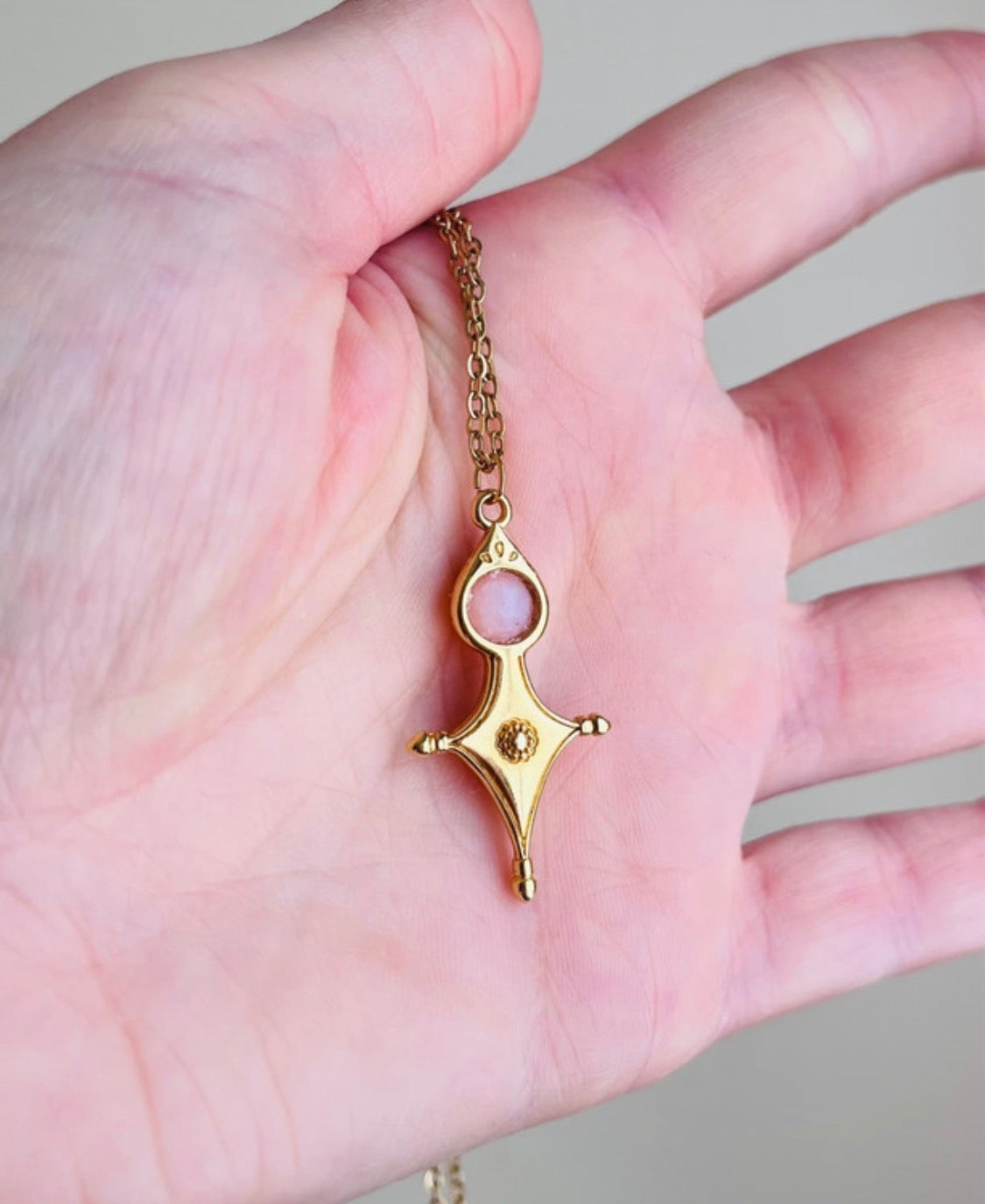 Collier talisman Croix Touareg Opale rose