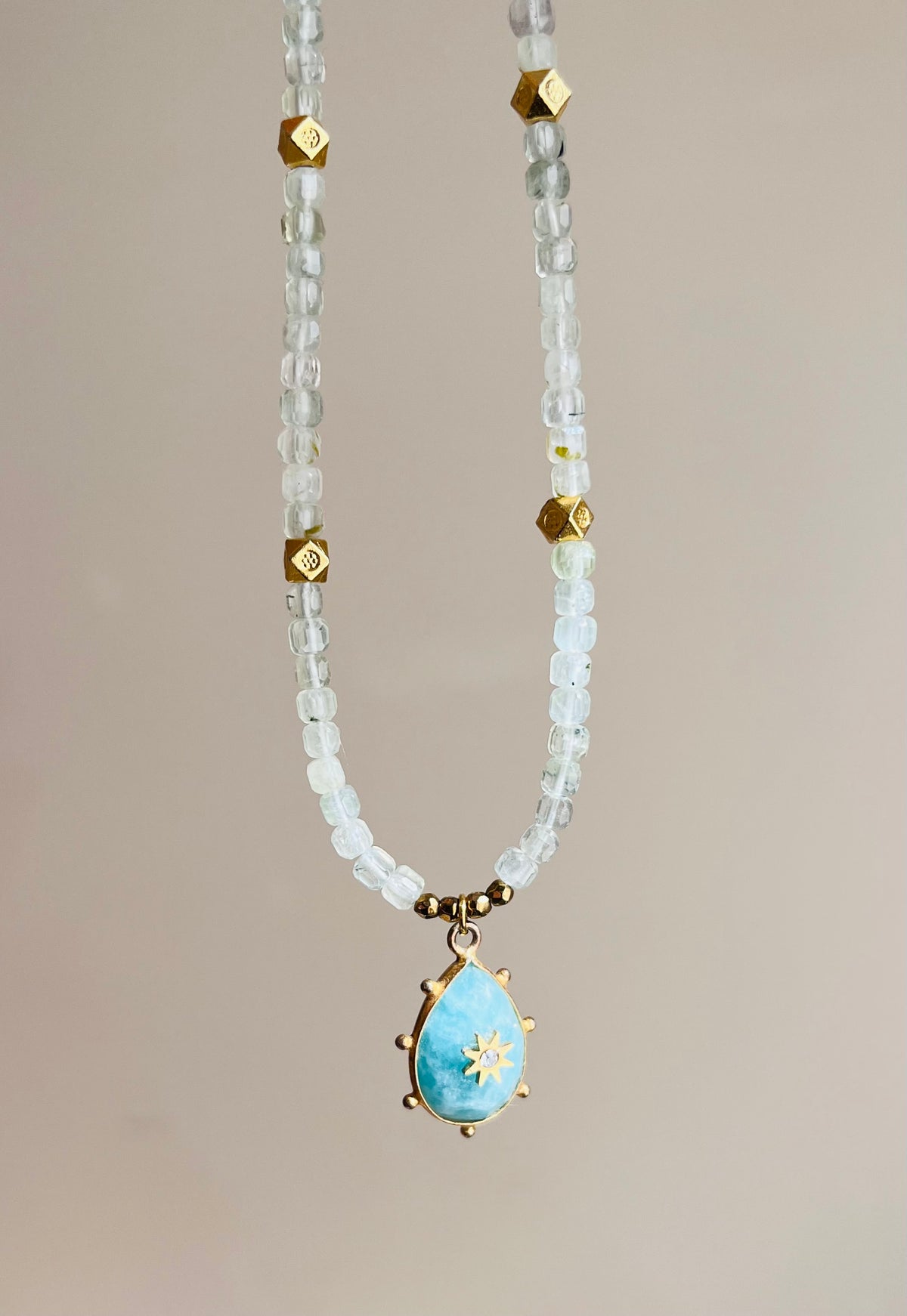 Collier grigri Prehnite et Amazonite