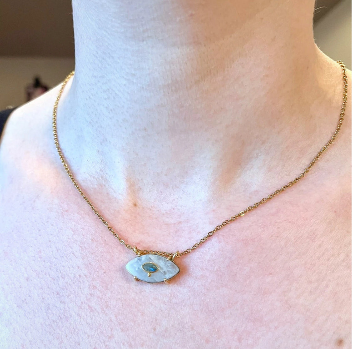 Collier amulette œil protecteur Pierre de Lune