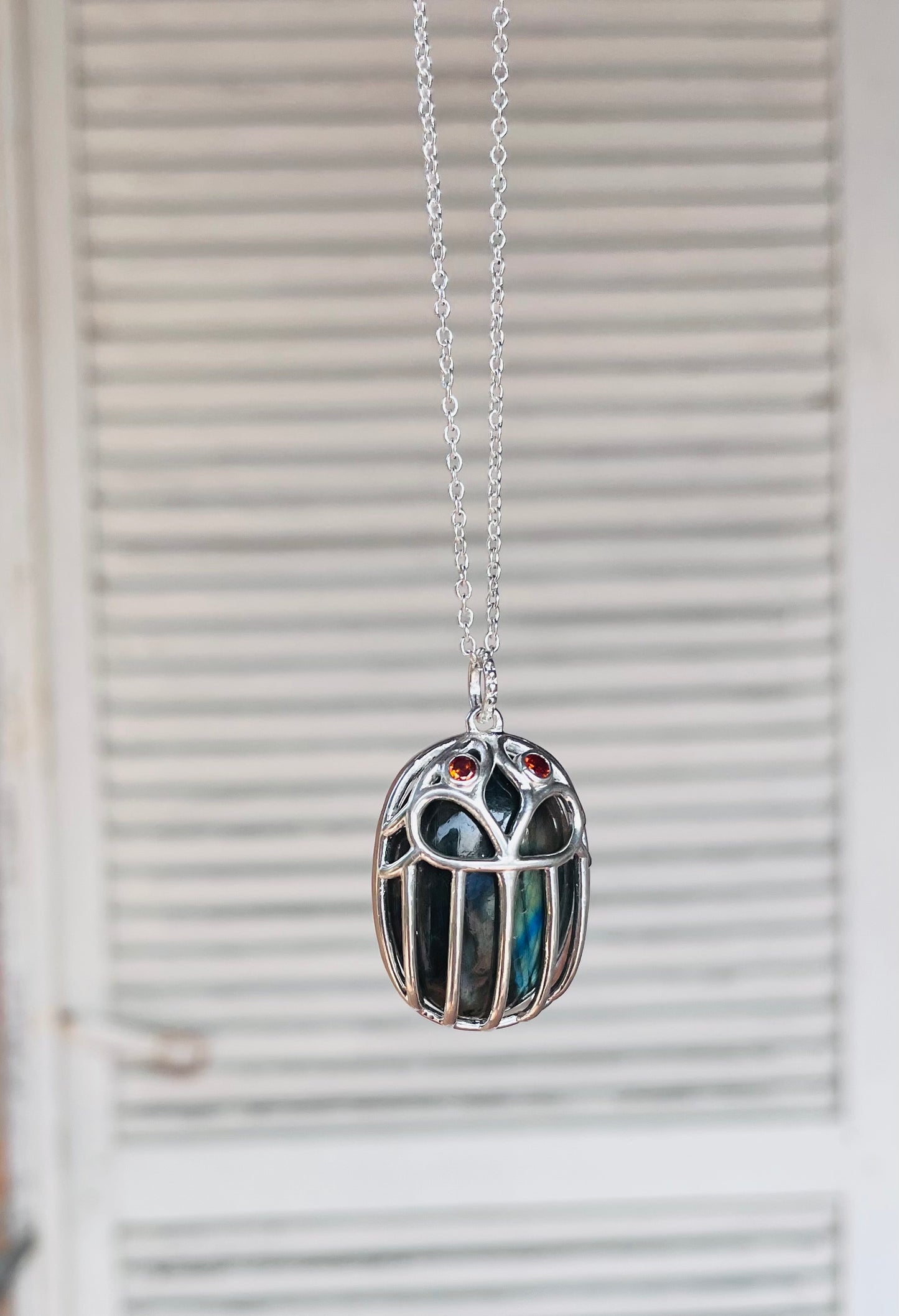 Collier Talisman Scarabée Labradorite
