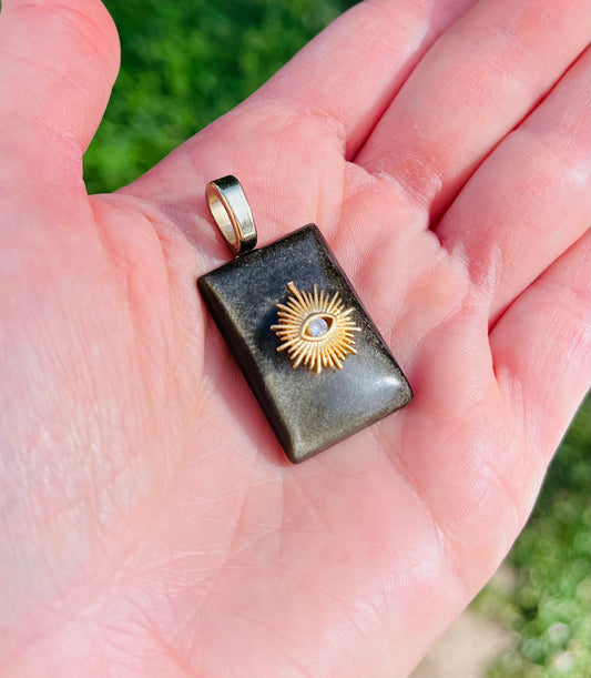 Pendentif amulette Obsidienne dorée