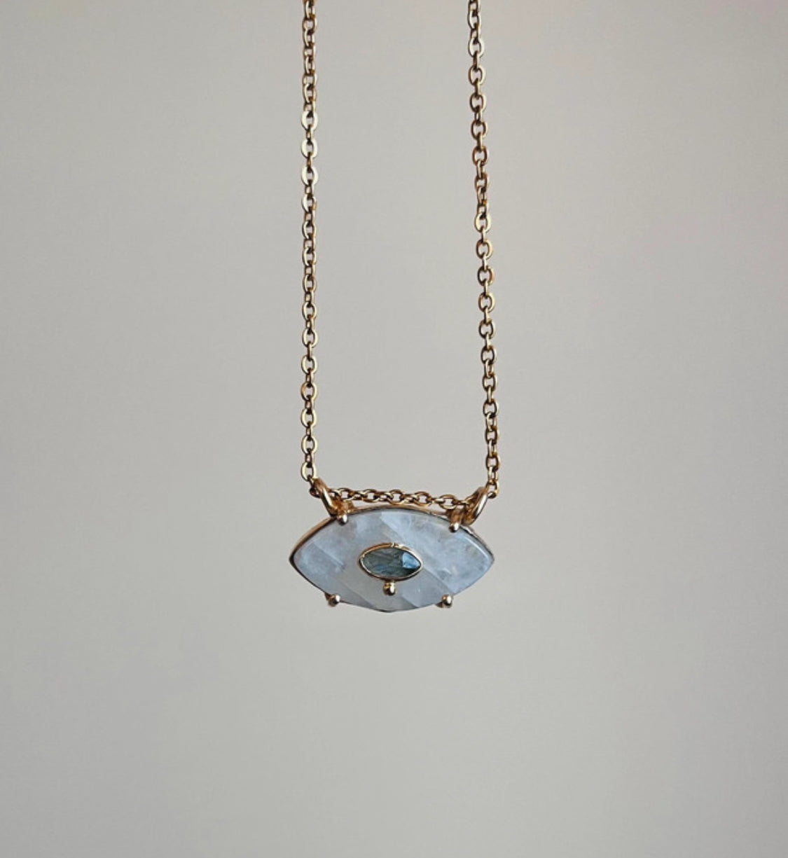 Collier amulette œil protecteur Pierre de Lune
