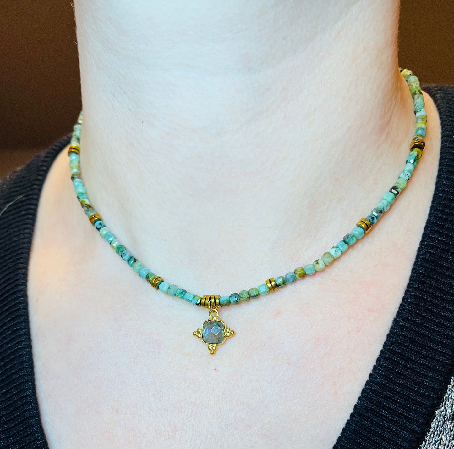 Collier talisman Turquoise africaine et Labradorite