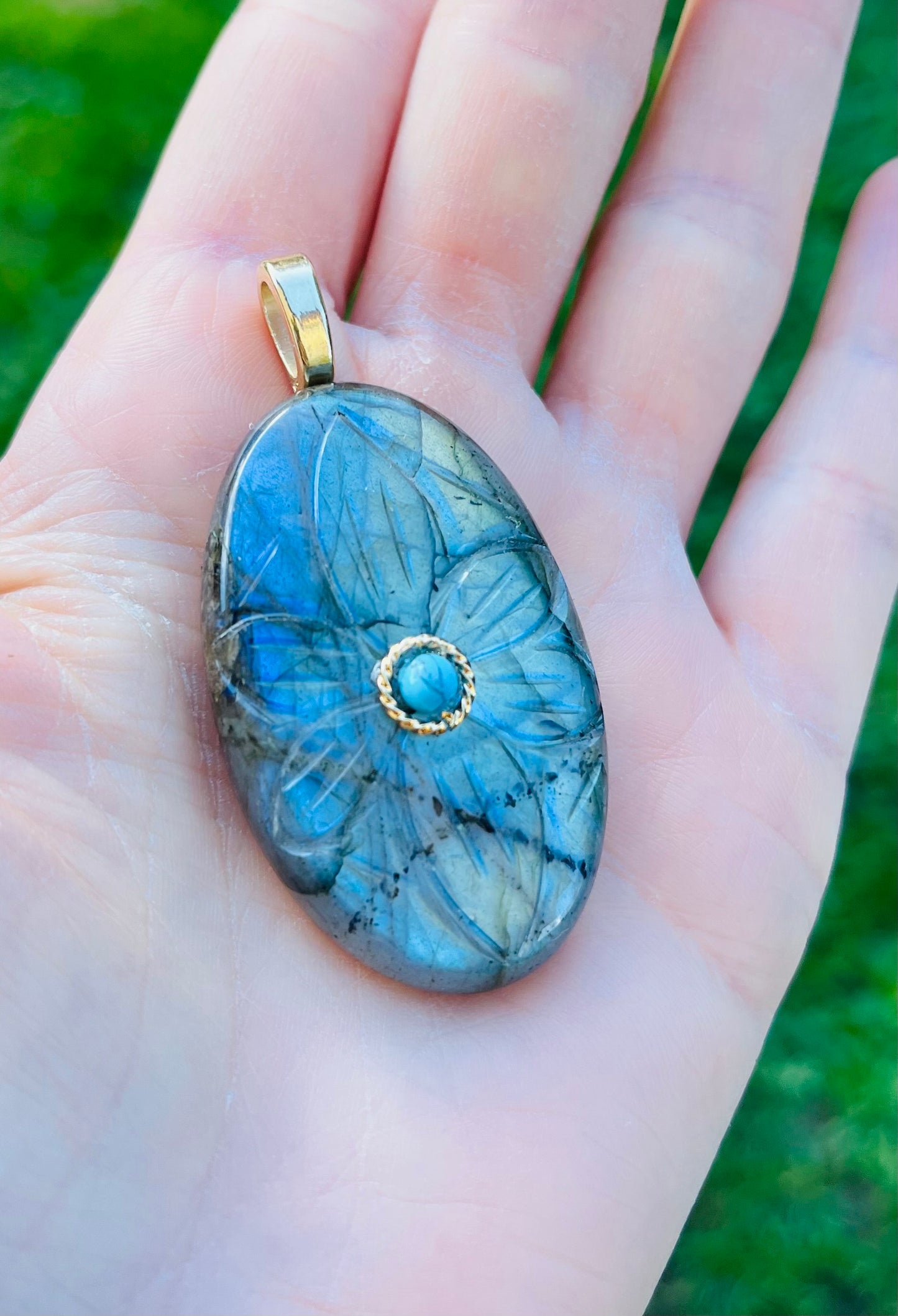 Pendentif gravé Labradorite