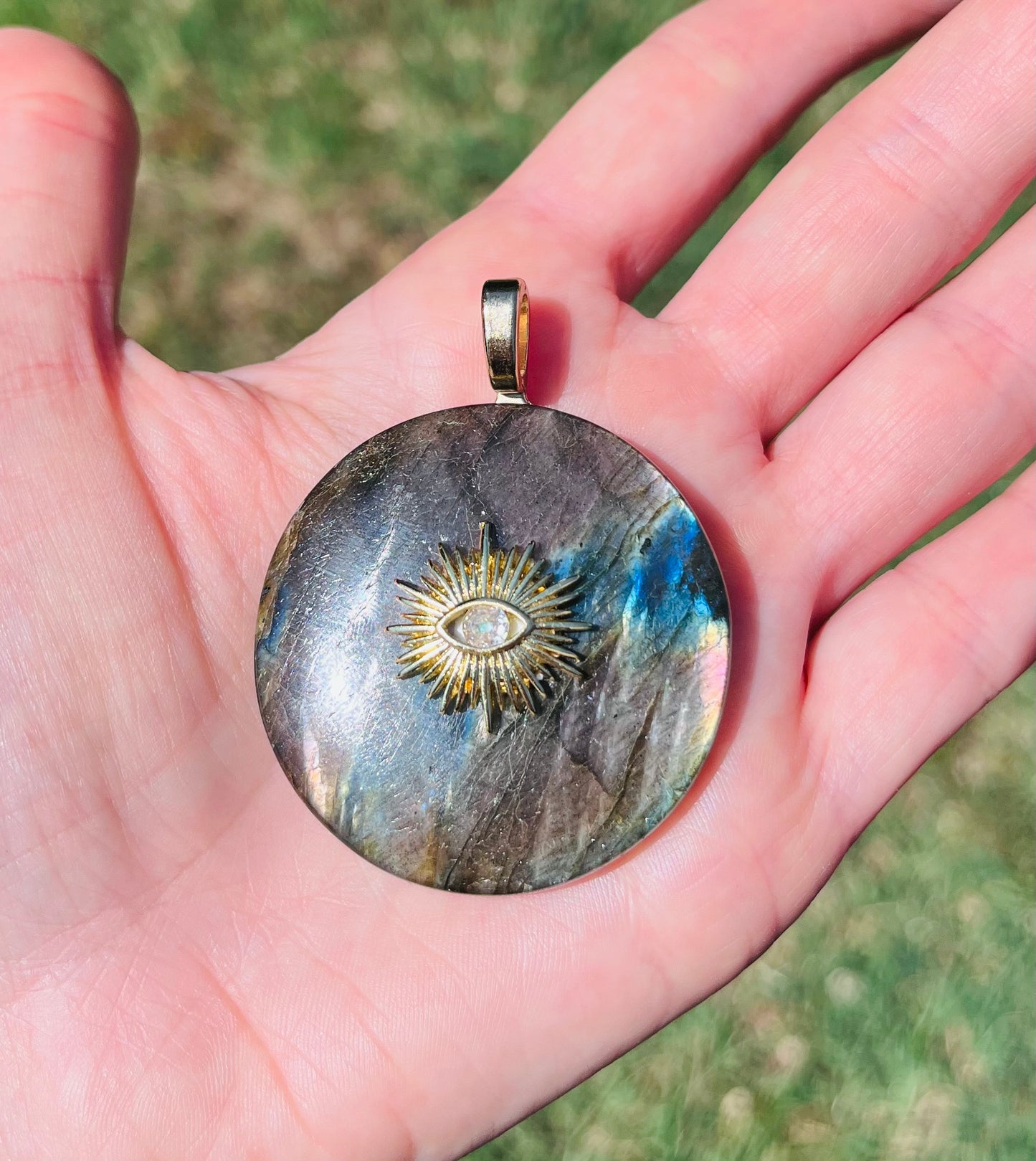 Pendentif grigri protecteur en Labradorite