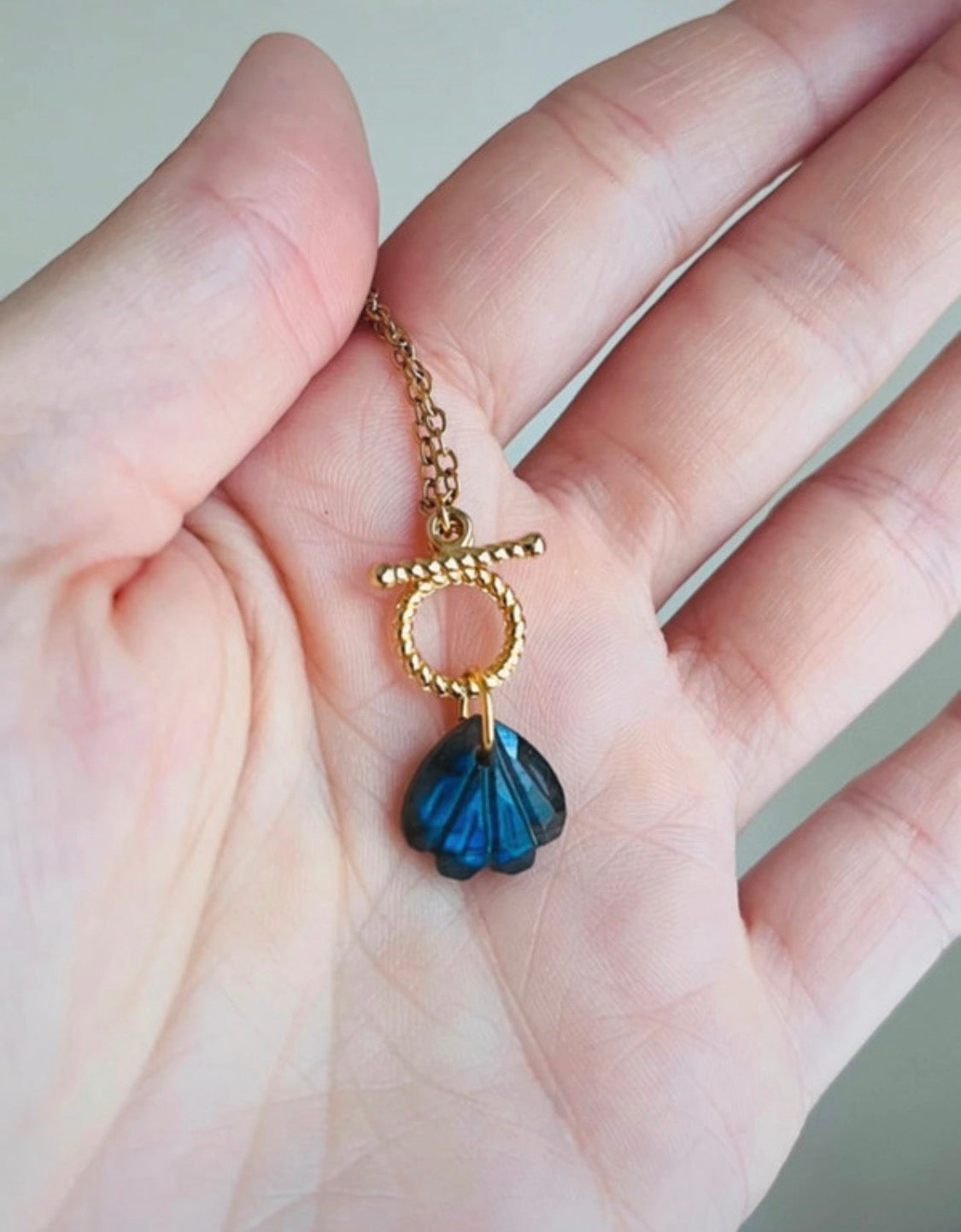 Collier grigri coquillage Labradorite