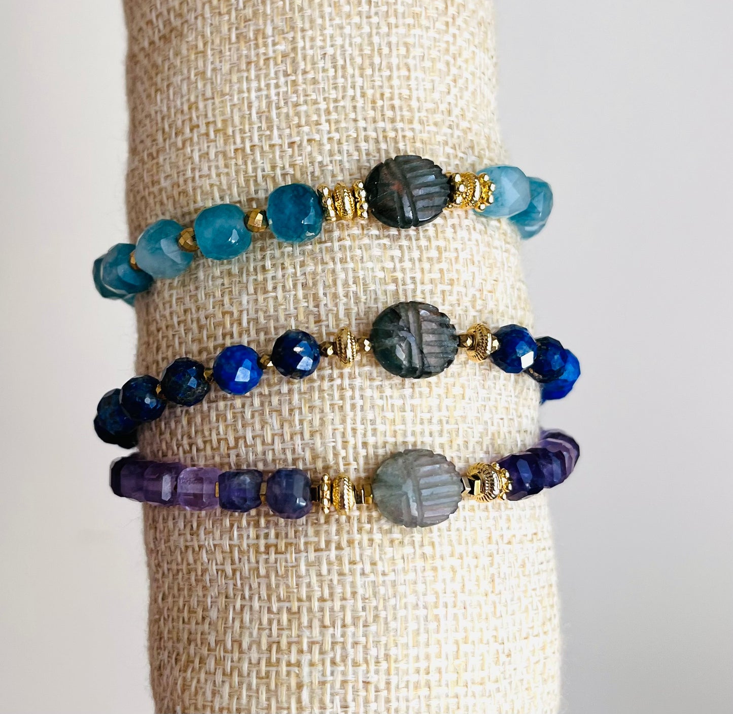 Bracelet amulette scarabée Labradorite et Pierres fines