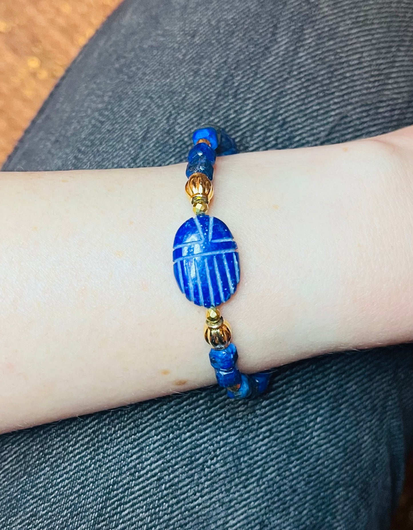 Bracelet amulette scarabée Lapis-lazuli