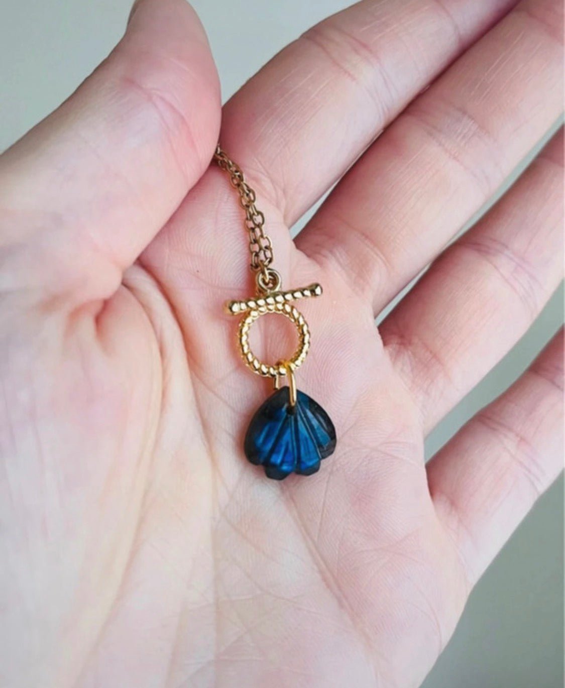 Collier grigri coquillage Labradorite