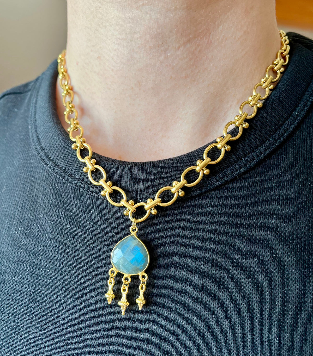 Collier grigri Labradorite bleue