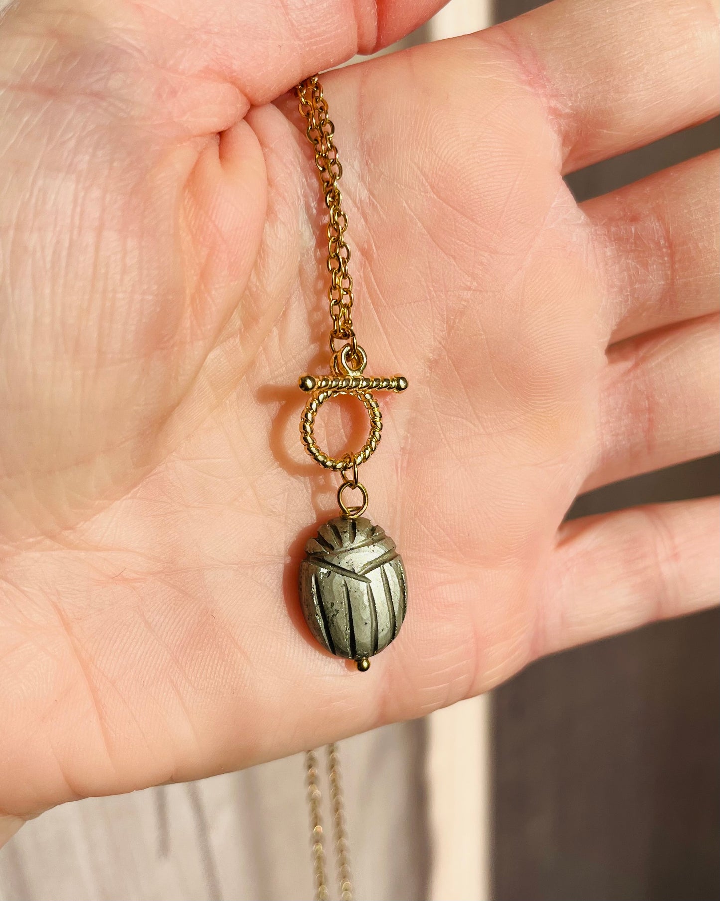 Collier amulette scarabée Pyrite