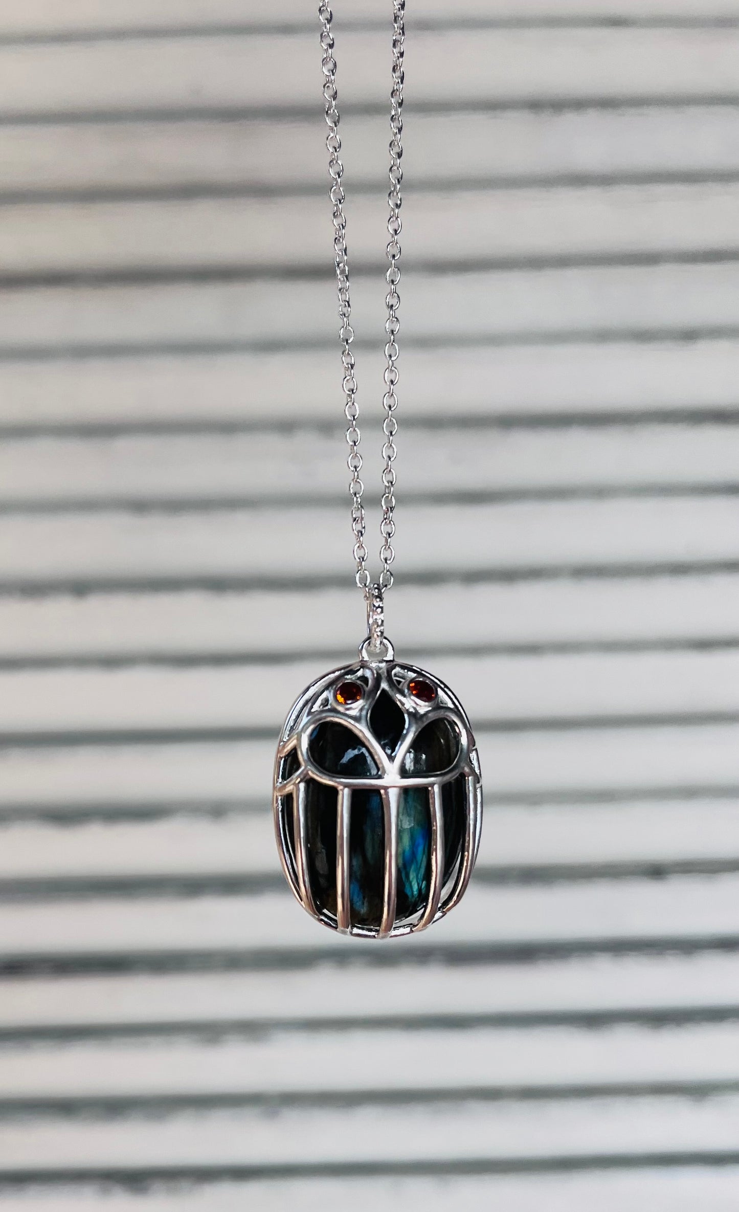 Collier Talisman Scarabée Labradorite